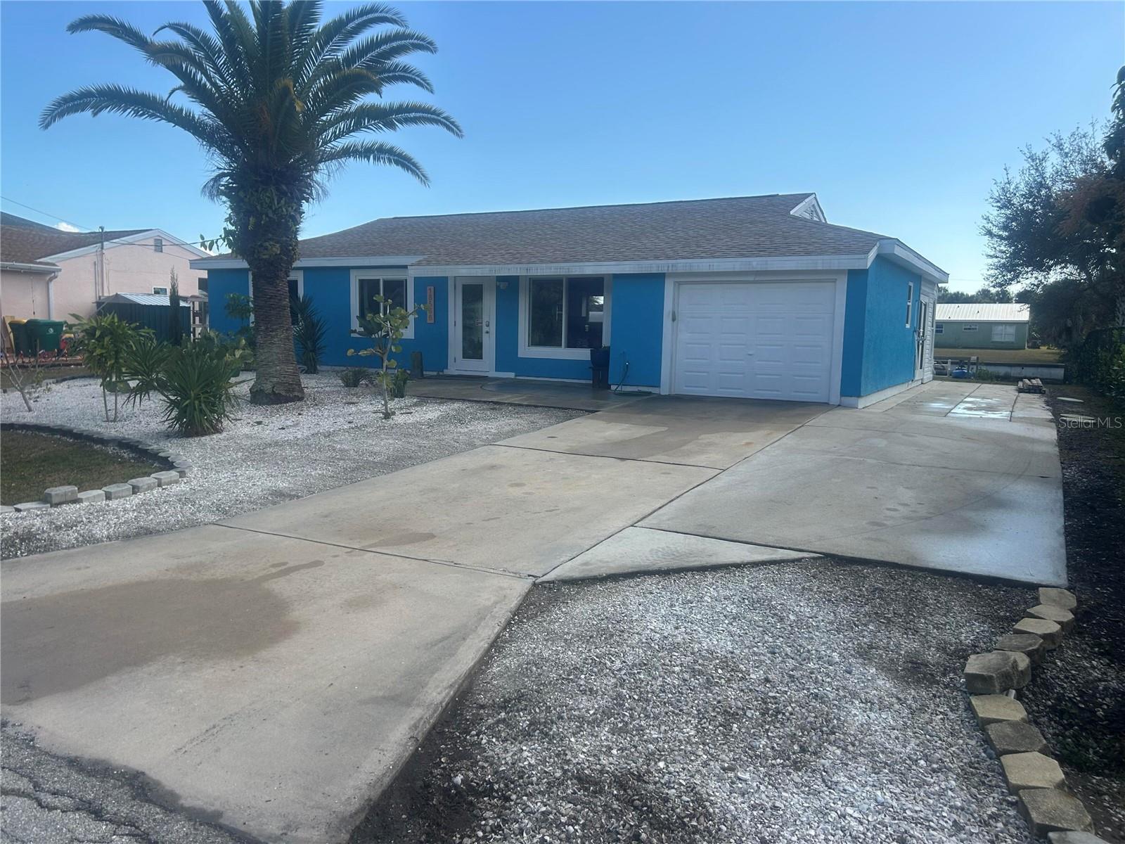 Single Family Residence em PORT CHARLOTTE, FL - Daniel Dourado