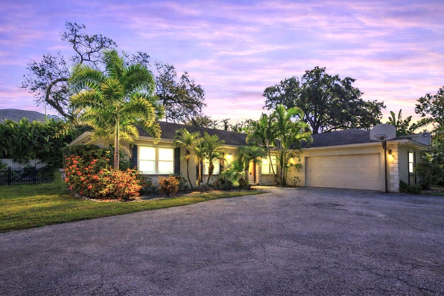 Single Family Residence in TAMPA, FL - Daniel Dourado