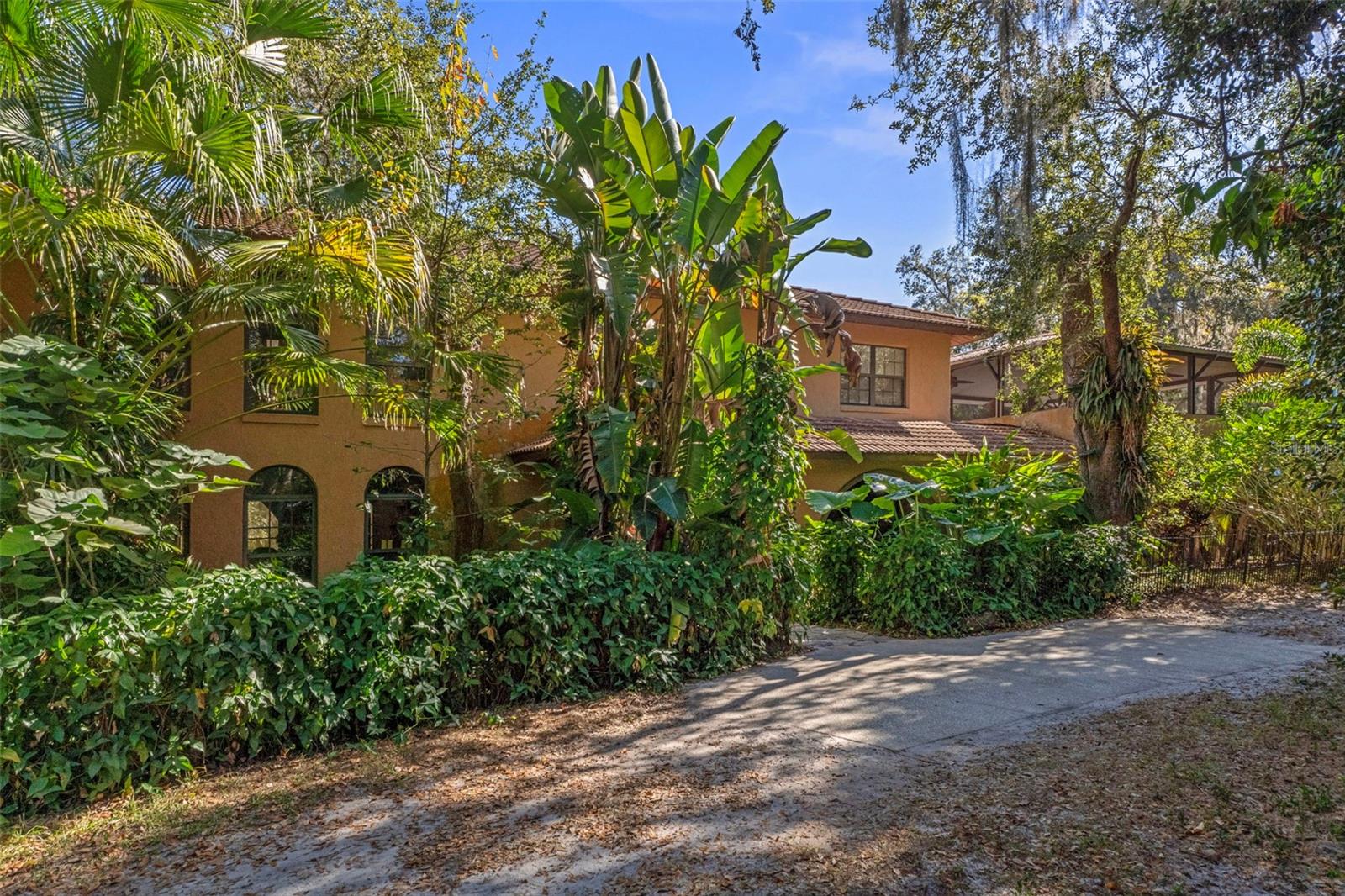 Single Family Residence in OKAHUMPKA, FL - Daniel Dourado