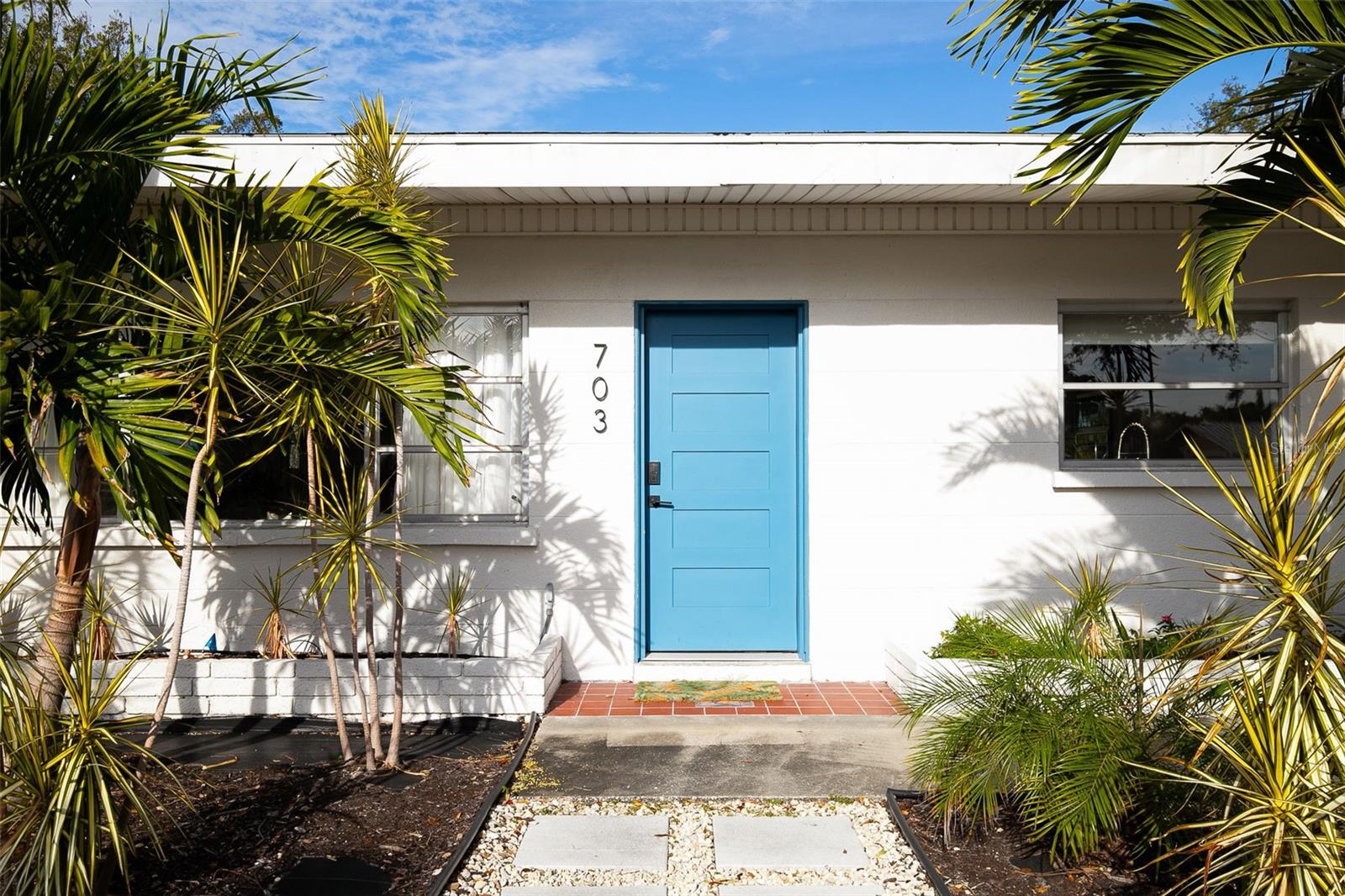 Single Family Residence in SARASOTA, FL - Daniel Dourado