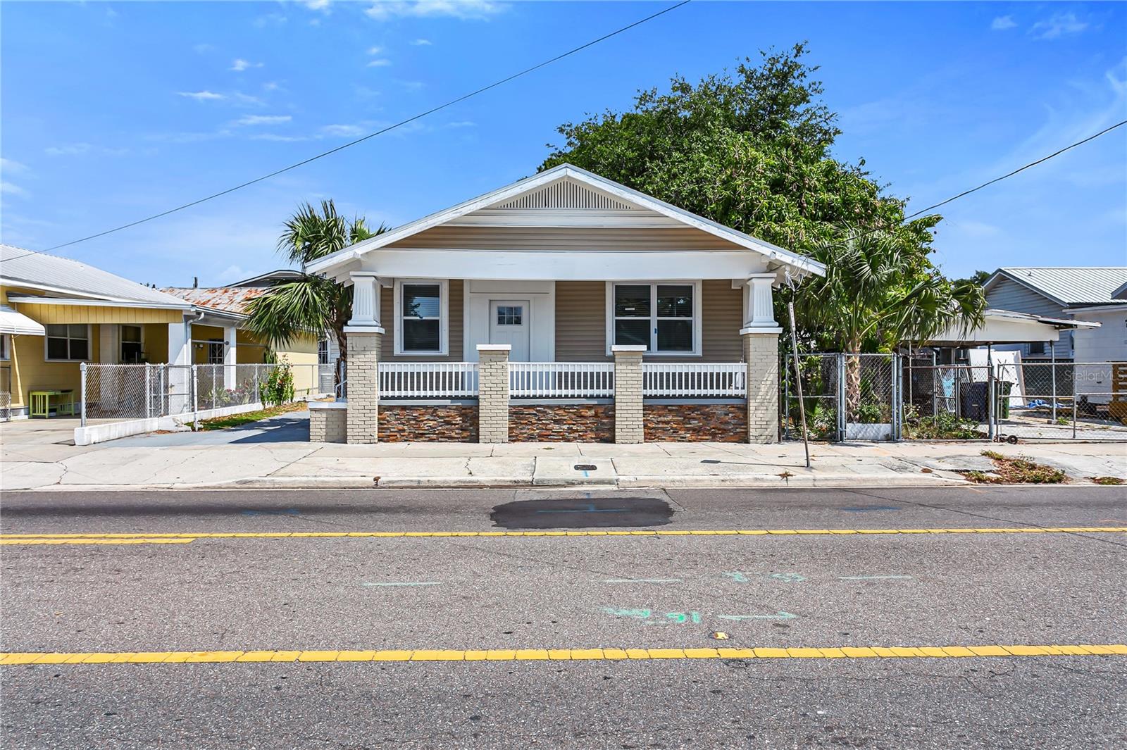 Single Family Residence in TAMPA, FL - Daniel Dourado