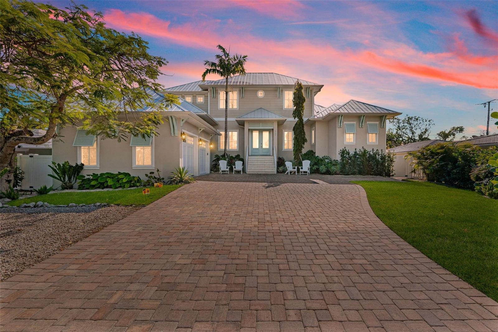 Single Family Residence in SARASOTA, FL - Daniel Dourado