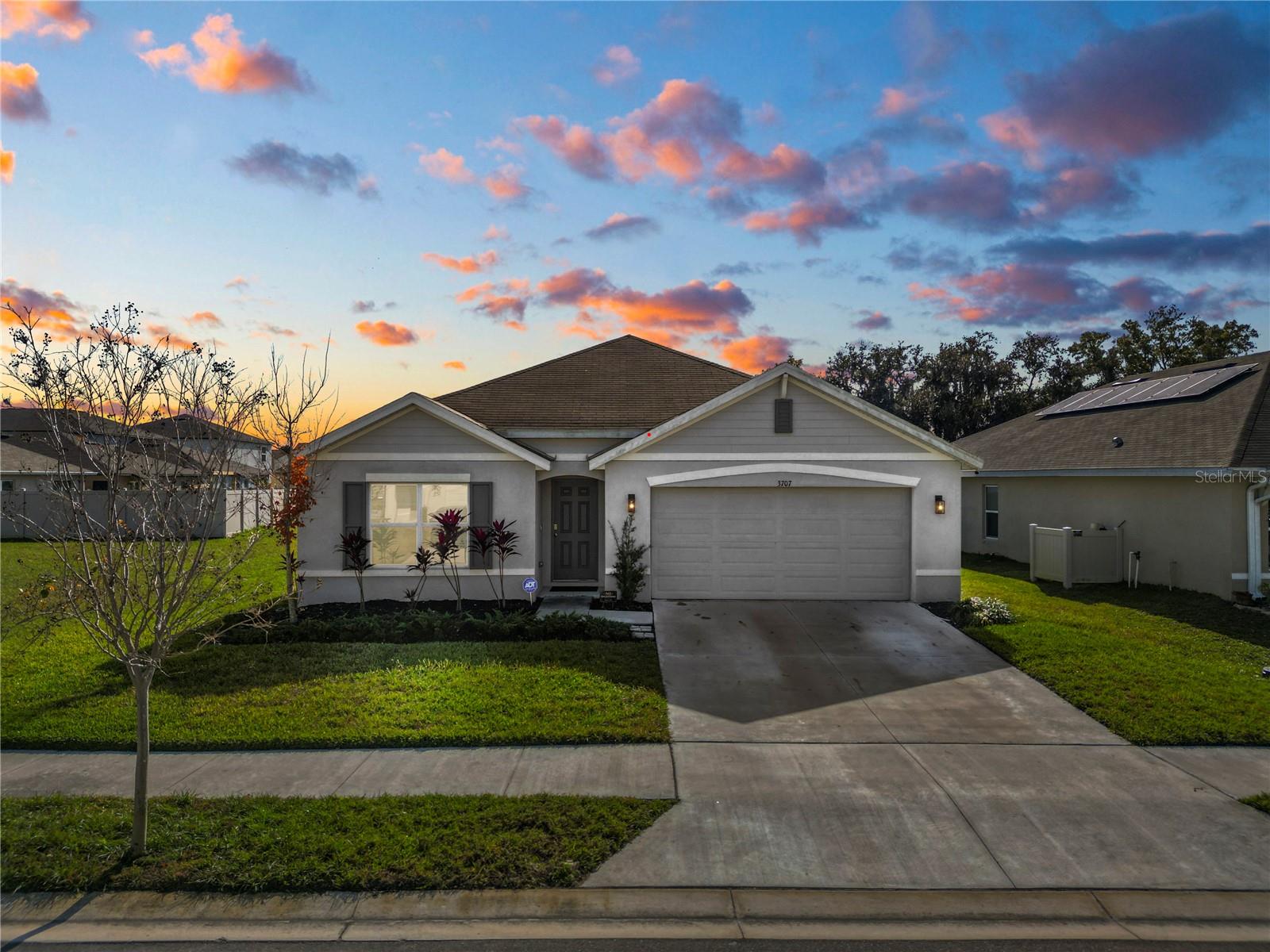 Single Family Residence in PLANT CITY, FL - Daniel Dourado