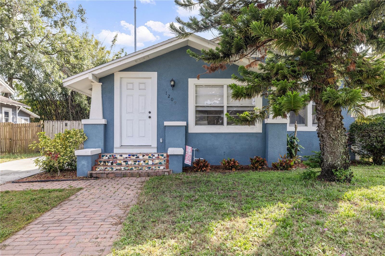 Single Family Residence in TAMPA, FL - Daniel Dourado