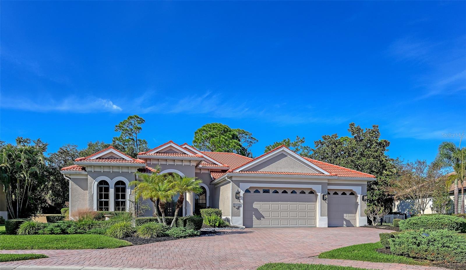 Single Family Residence in SARASOTA, FL - Daniel Dourado