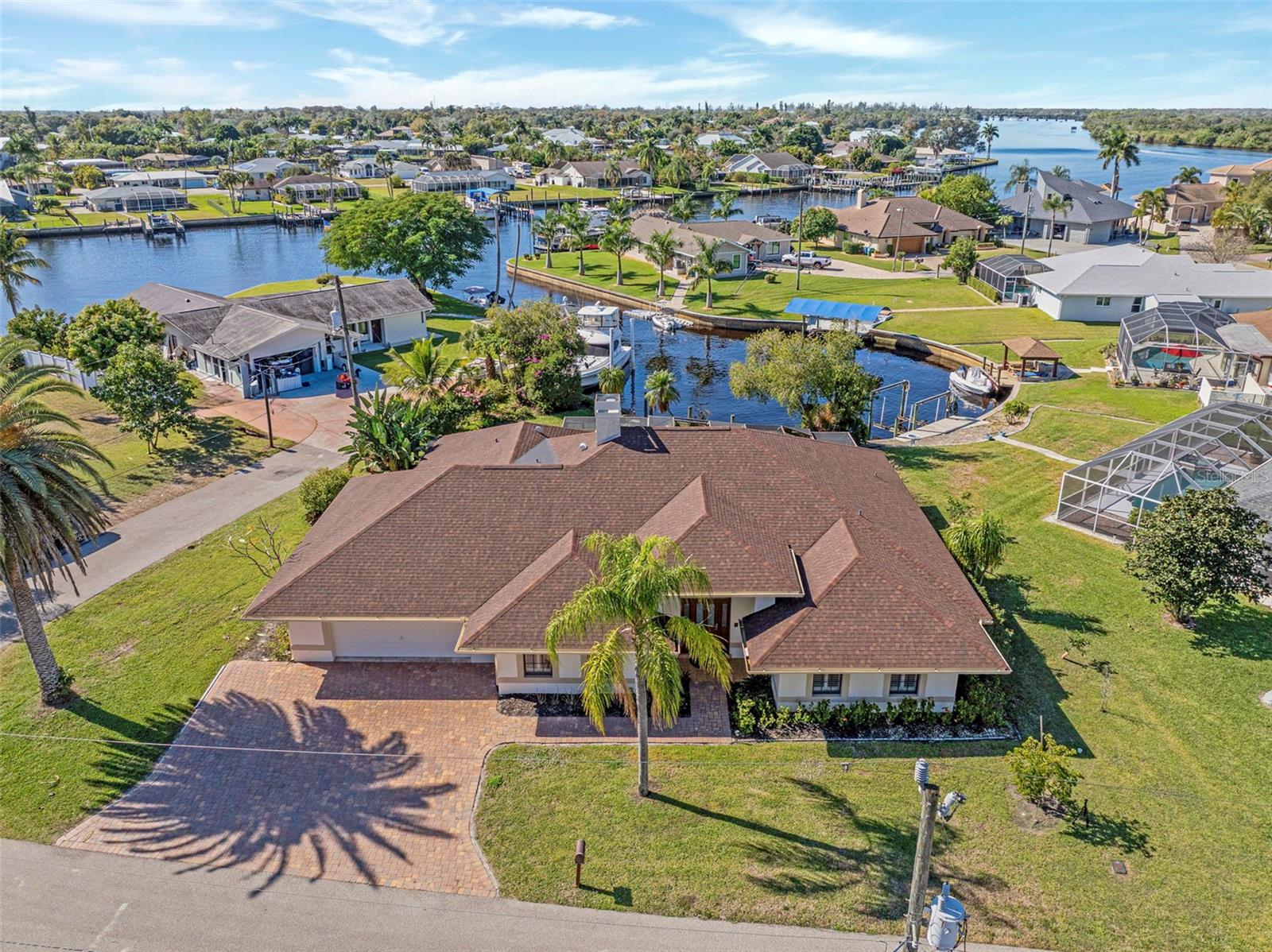 Single Family Residence in FORT MYERS, FL - Daniel Dourado
