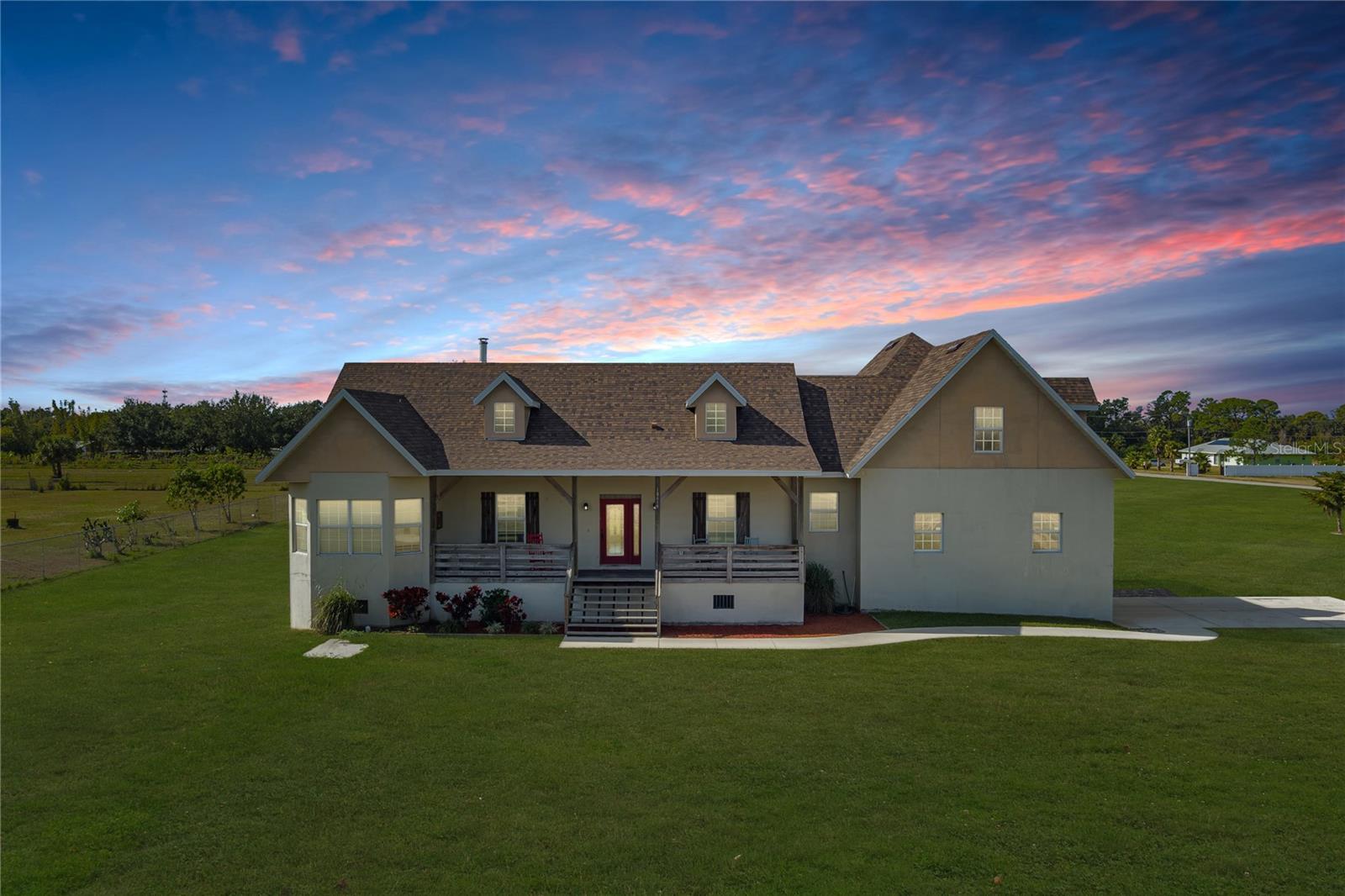 Single Family Residence in PALMETTO, FL - Daniel Dourado