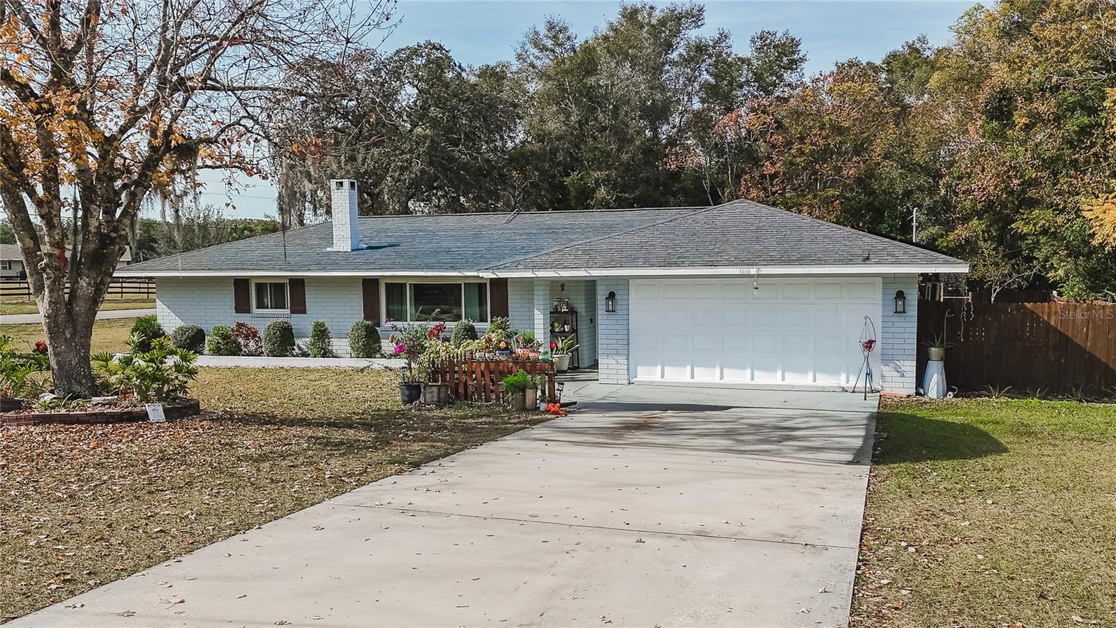 Single Family Residence in DELAND, FL - Daniel Dourado