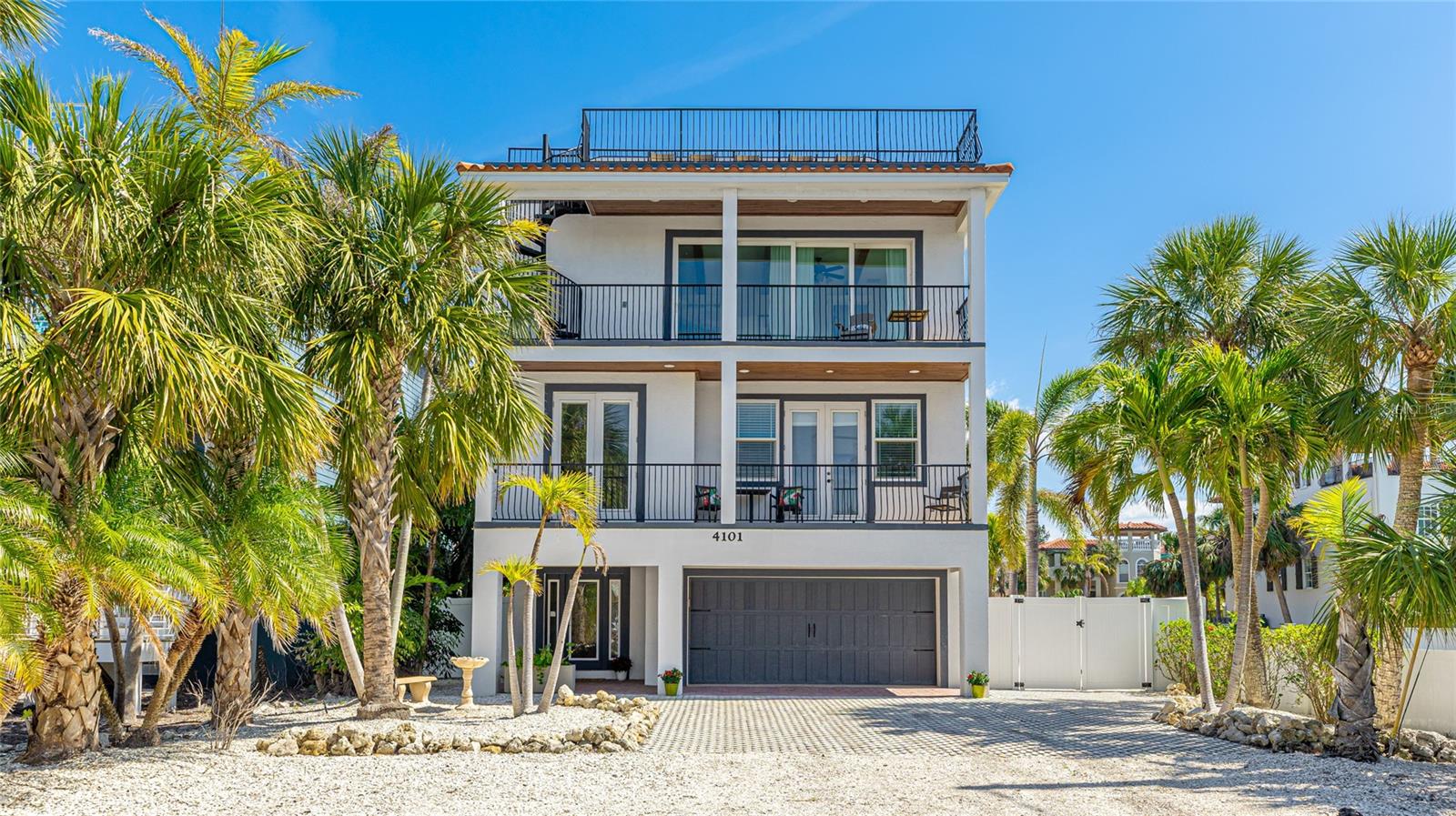 Single Family Residence in HOLMES BEACH, FL - Daniel Dourado