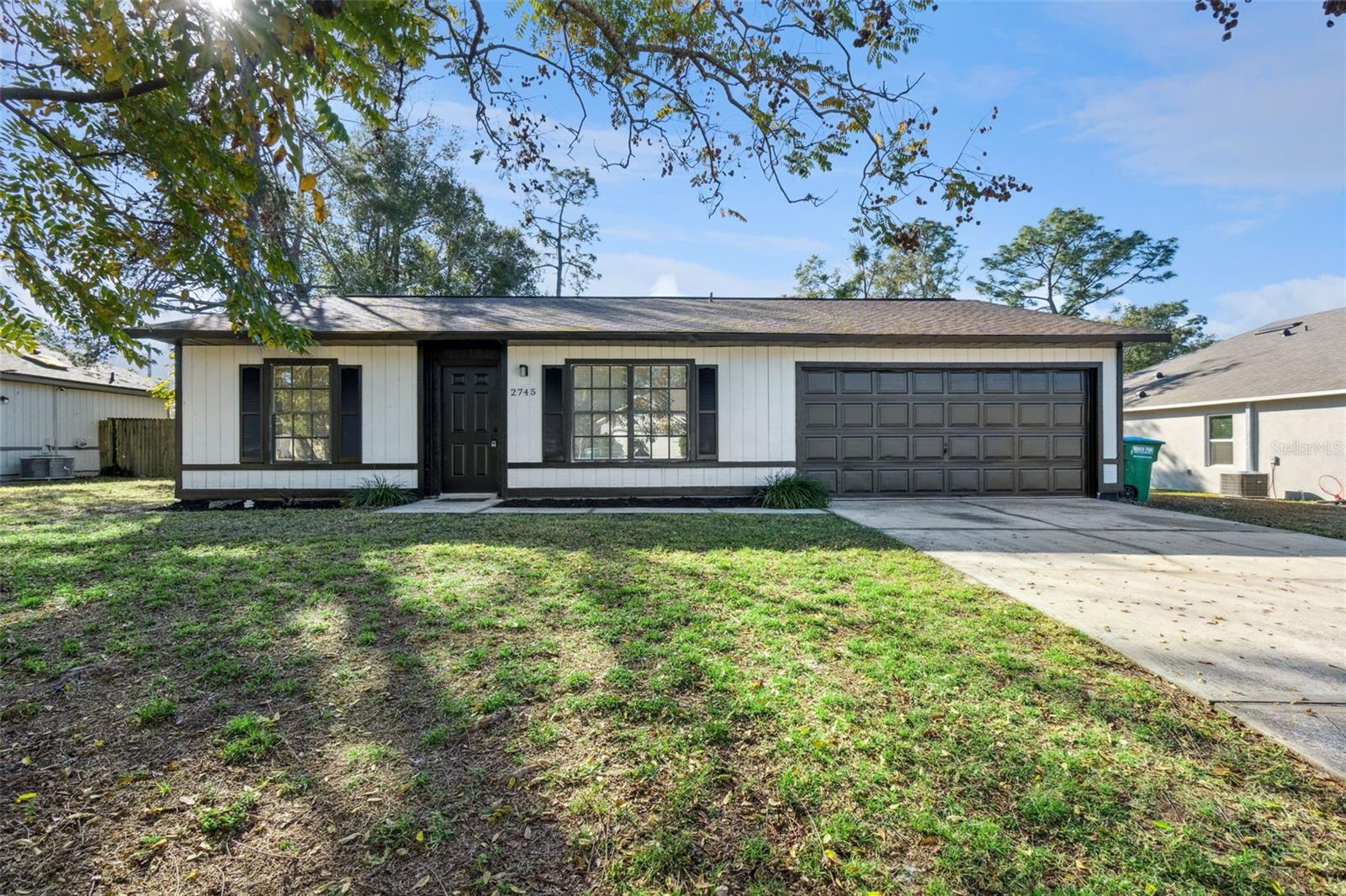 Single Family Residence in DELTONA, FL - Daniel Dourado