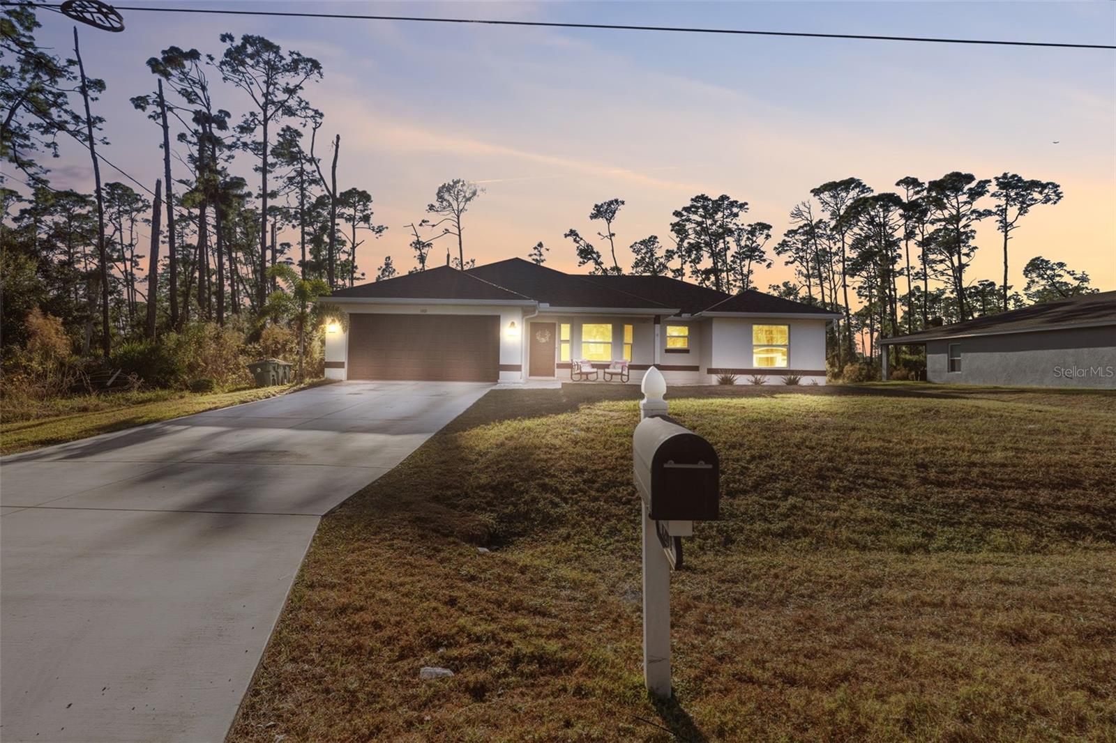 Single Family Residence em PORT CHARLOTTE, FL - Daniel Dourado