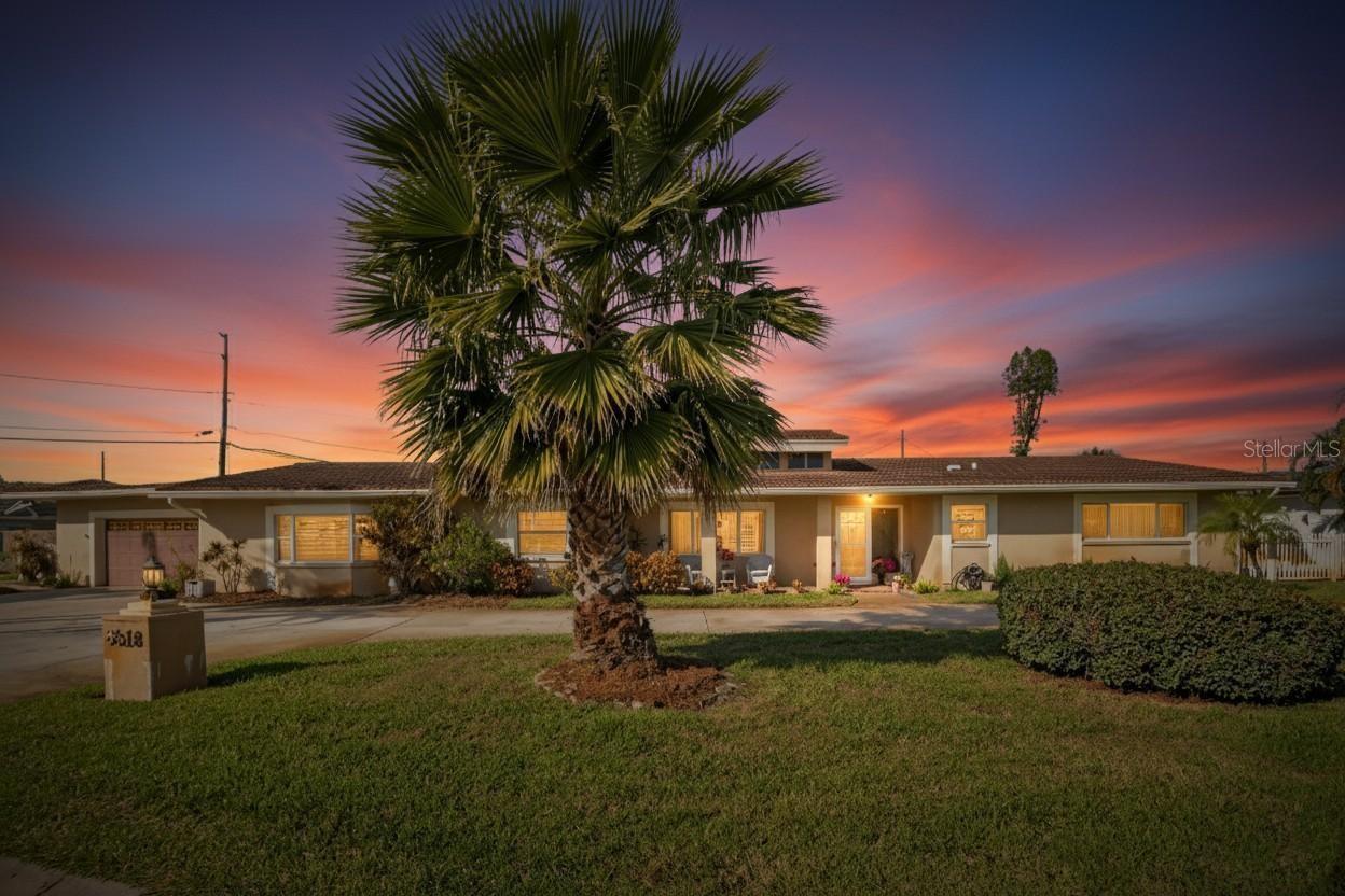 Single Family Residence em ST PETERSBURG, FL - Daniel Dourado