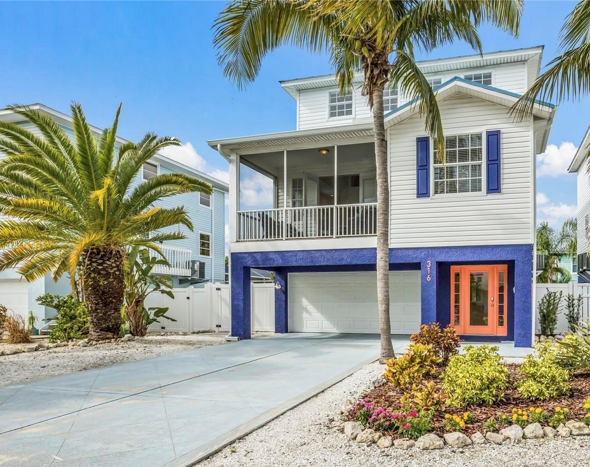 Single Family Residence in HOLMES BEACH, FL - Daniel Dourado