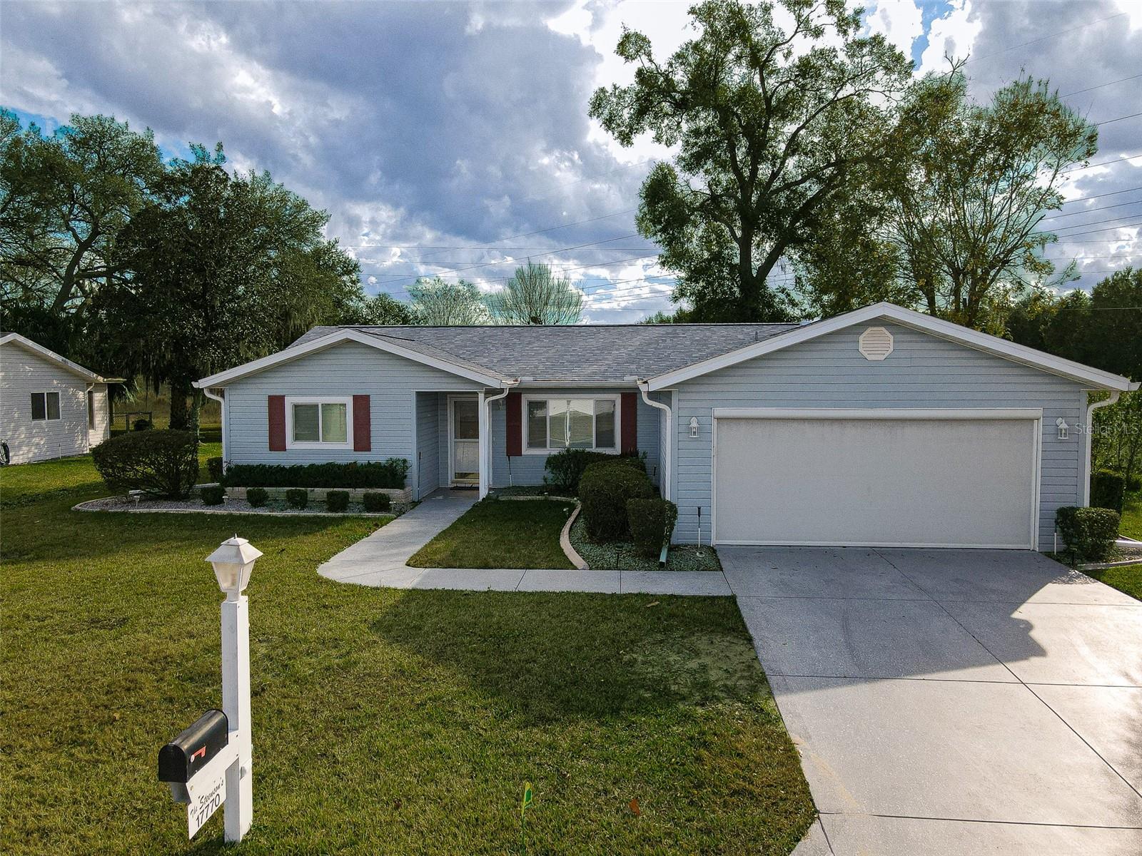 Single Family Residence in SUMMERFIELD, FL - Daniel Dourado