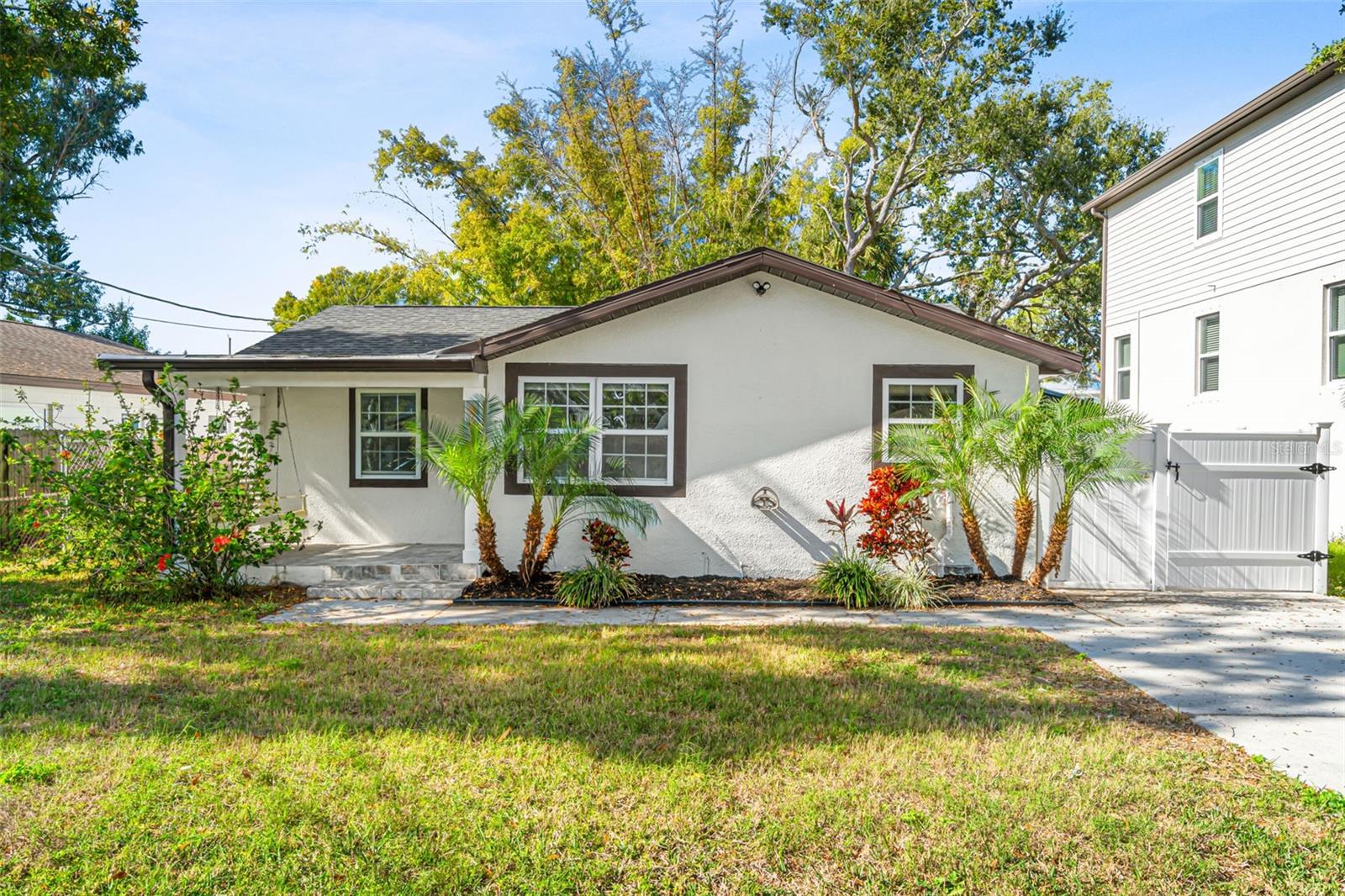 Single Family Residence in TAMPA, FL - Daniel Dourado