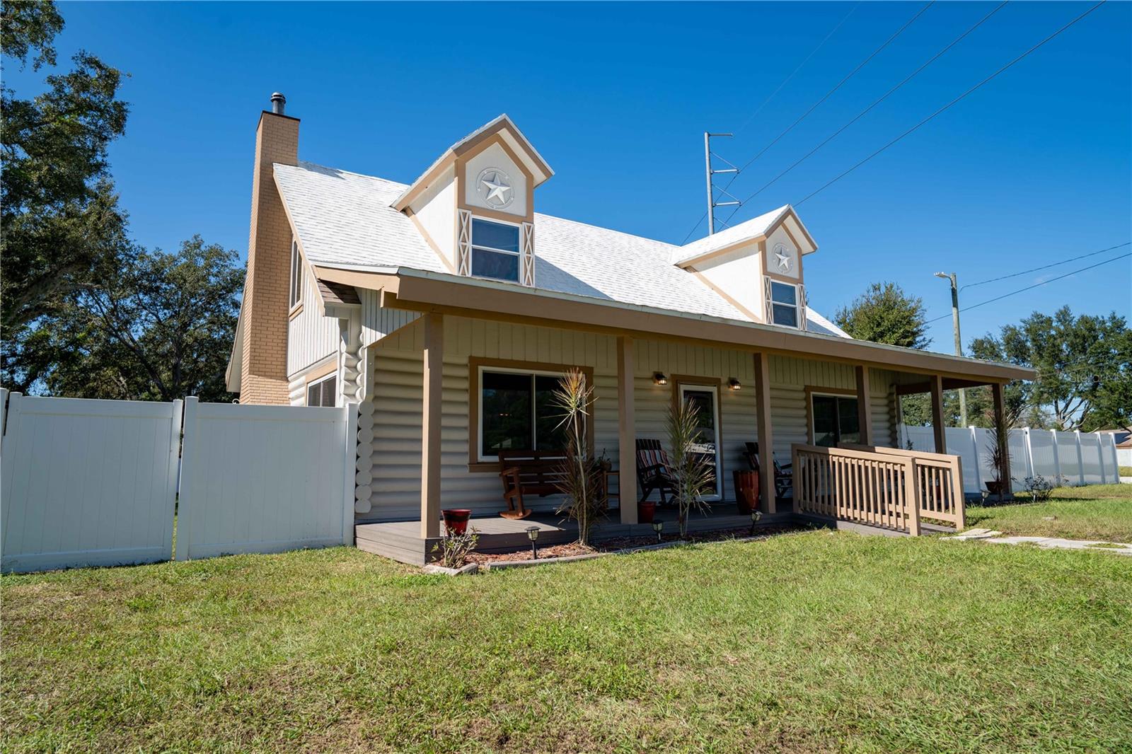 Single Family Residence in WINTER HAVEN, FL - Daniel Dourado