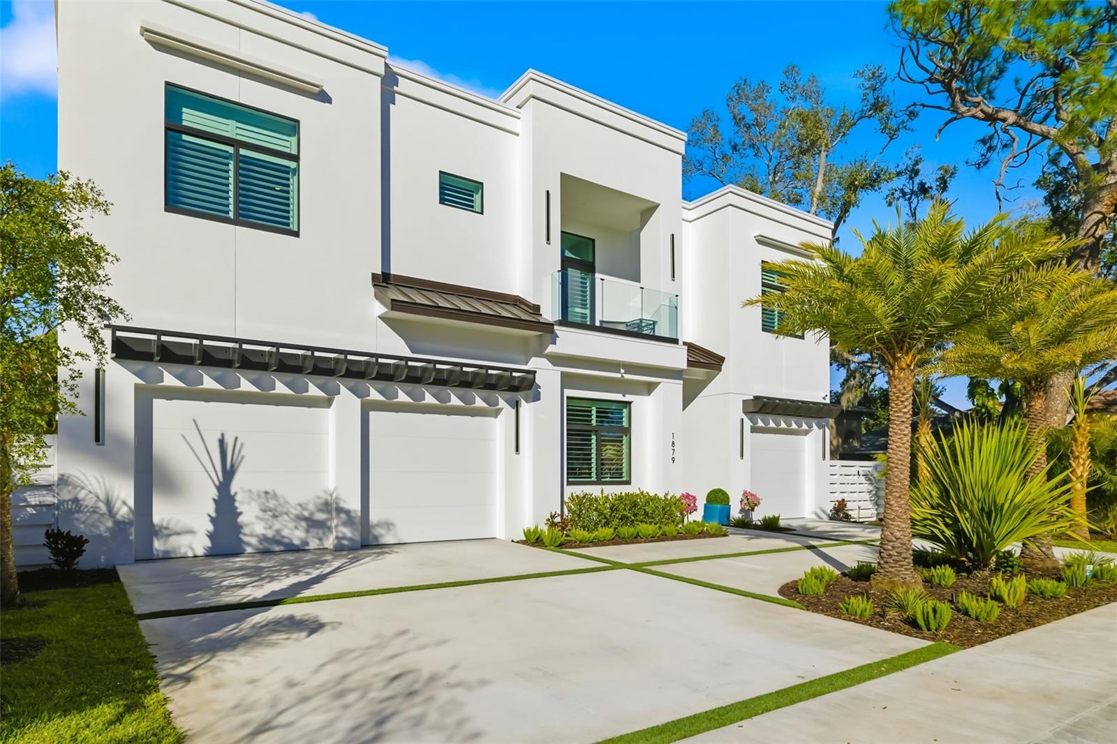 Single Family Residence in SARASOTA, FL - Daniel Dourado