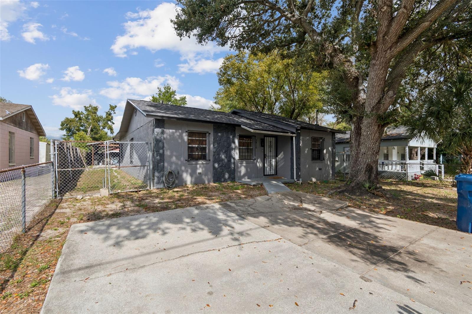 Single Family Residence in TAMPA, FL - Daniel Dourado