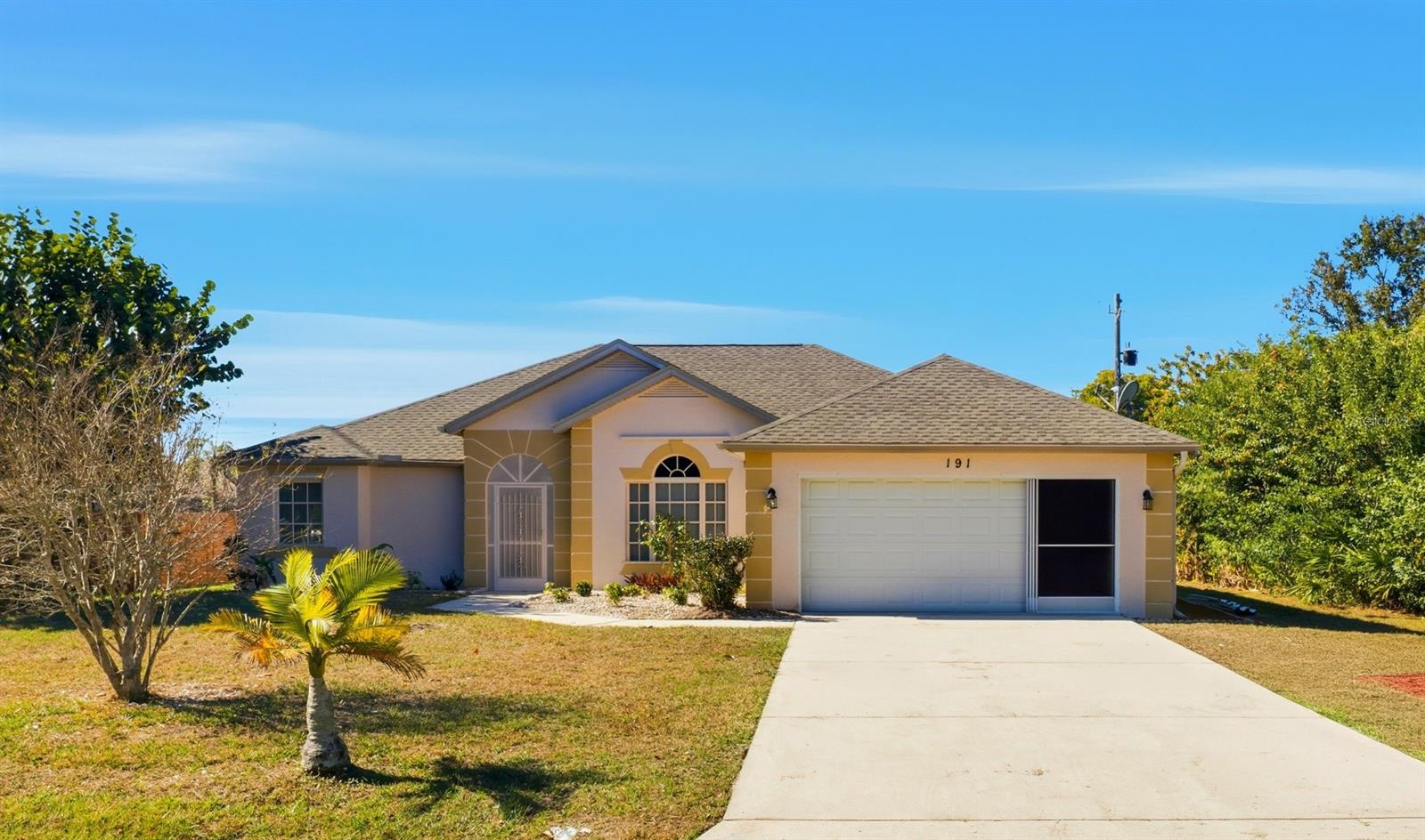 Single Family Residence em PORT CHARLOTTE, FL - Daniel Dourado