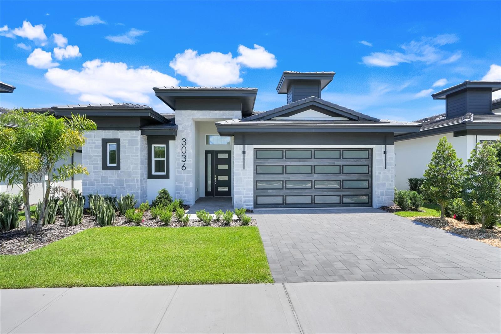 Single Family Residence in DAVENPORT, FL - Daniel Dourado