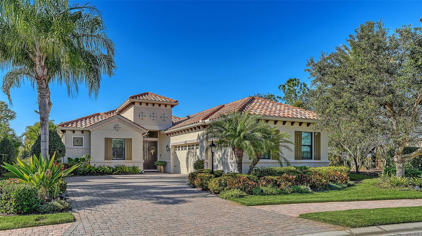 Single Family Residence in LAKEWOOD RANCH, FL - Daniel Dourado