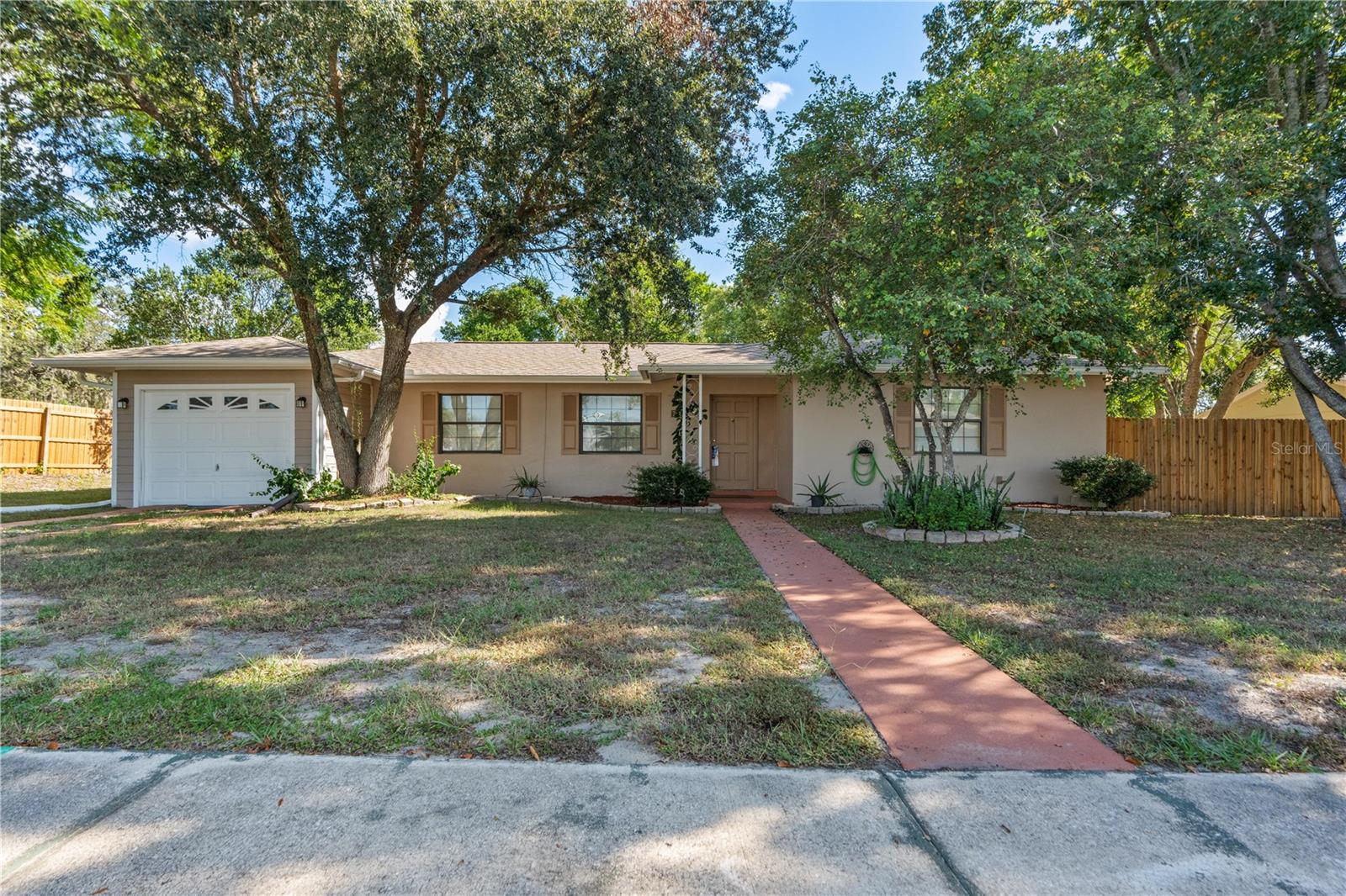 Single Family Residence in SPRING HILL, FL - Daniel Dourado