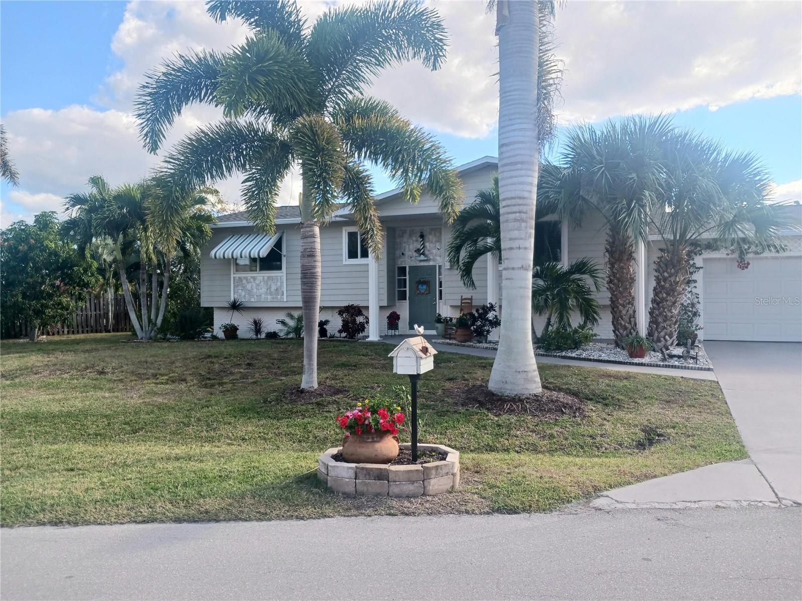 Single Family Residence in PUNTA GORDA, FL - Daniel Dourado