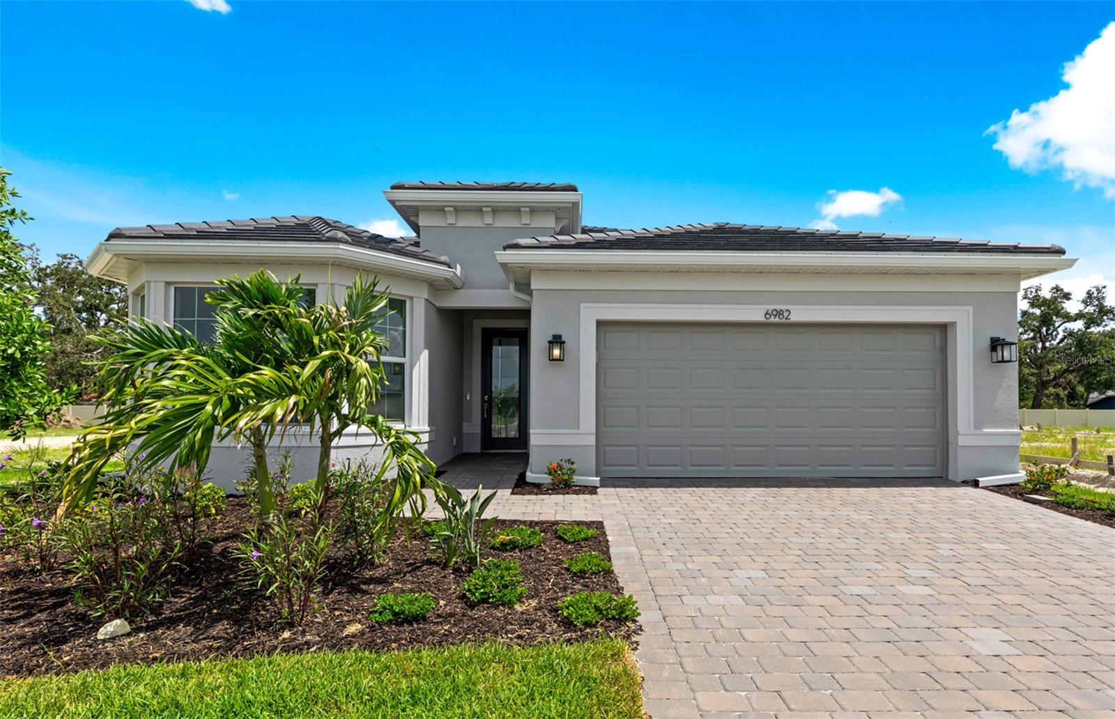 Single Family Residence in NOKOMIS, FL - Daniel Dourado