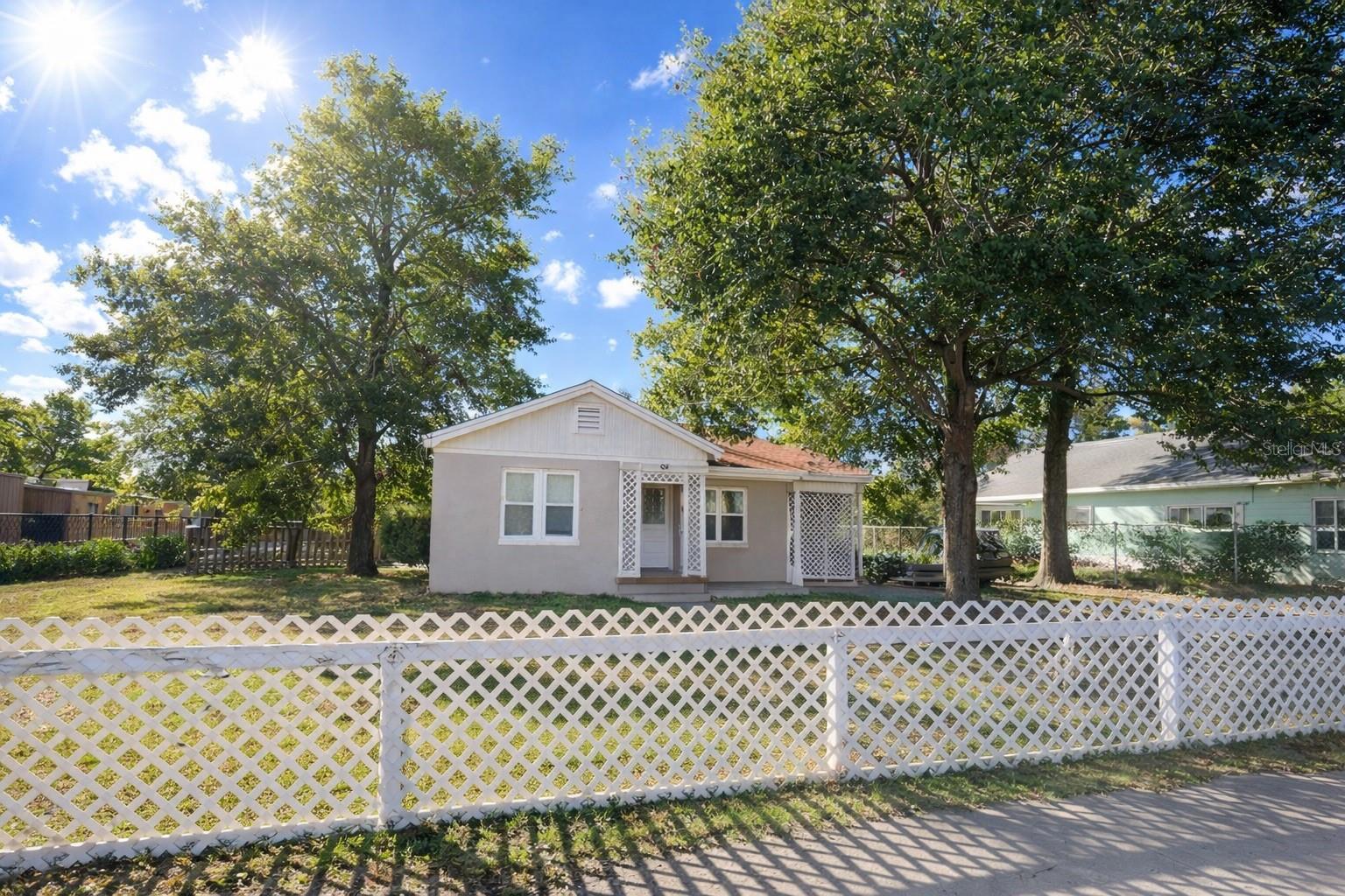 Single Family Residence in WINTER HAVEN, FL - Daniel Dourado