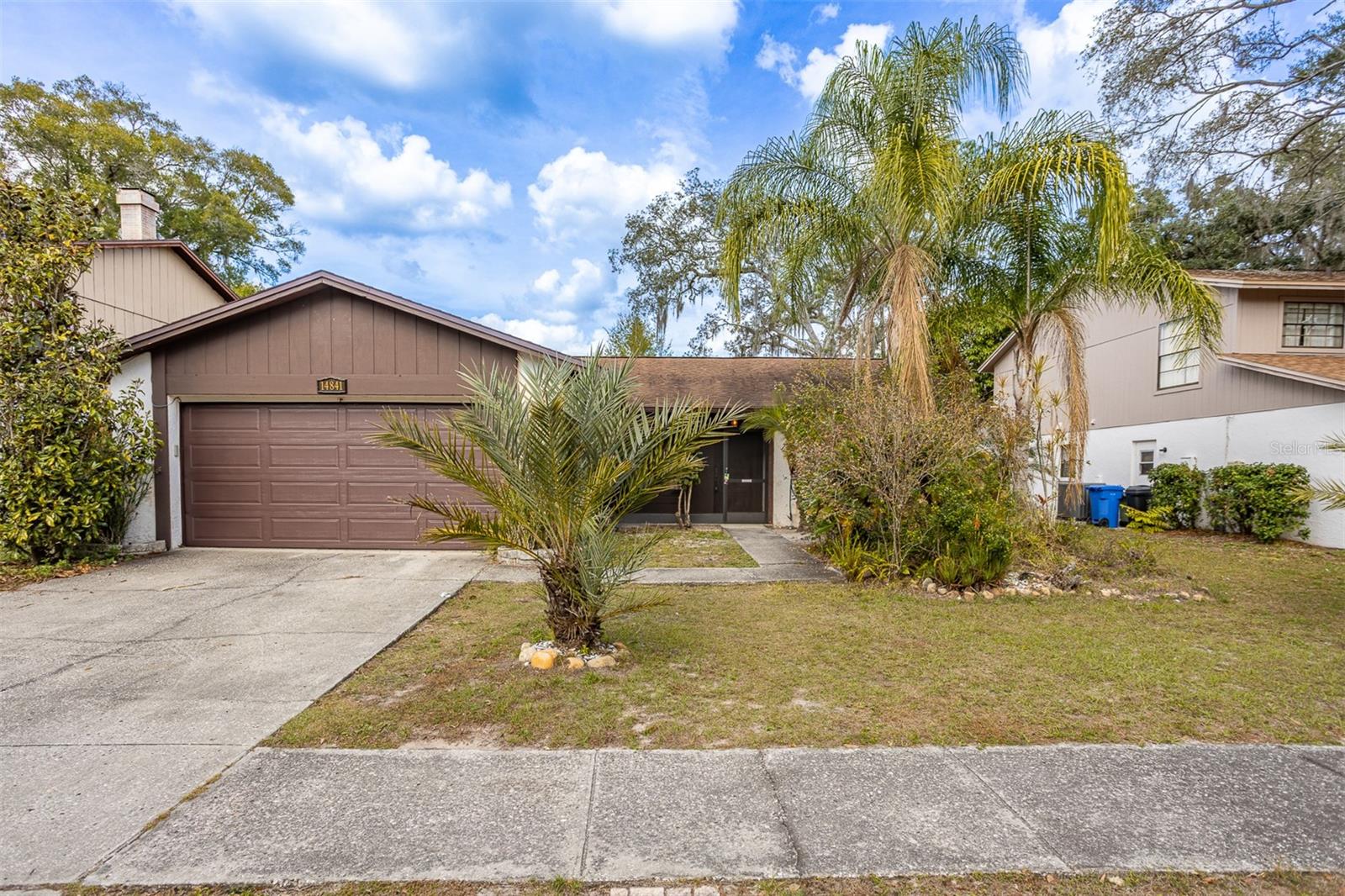 Single Family Residence in LUTZ, FL - Daniel Dourado