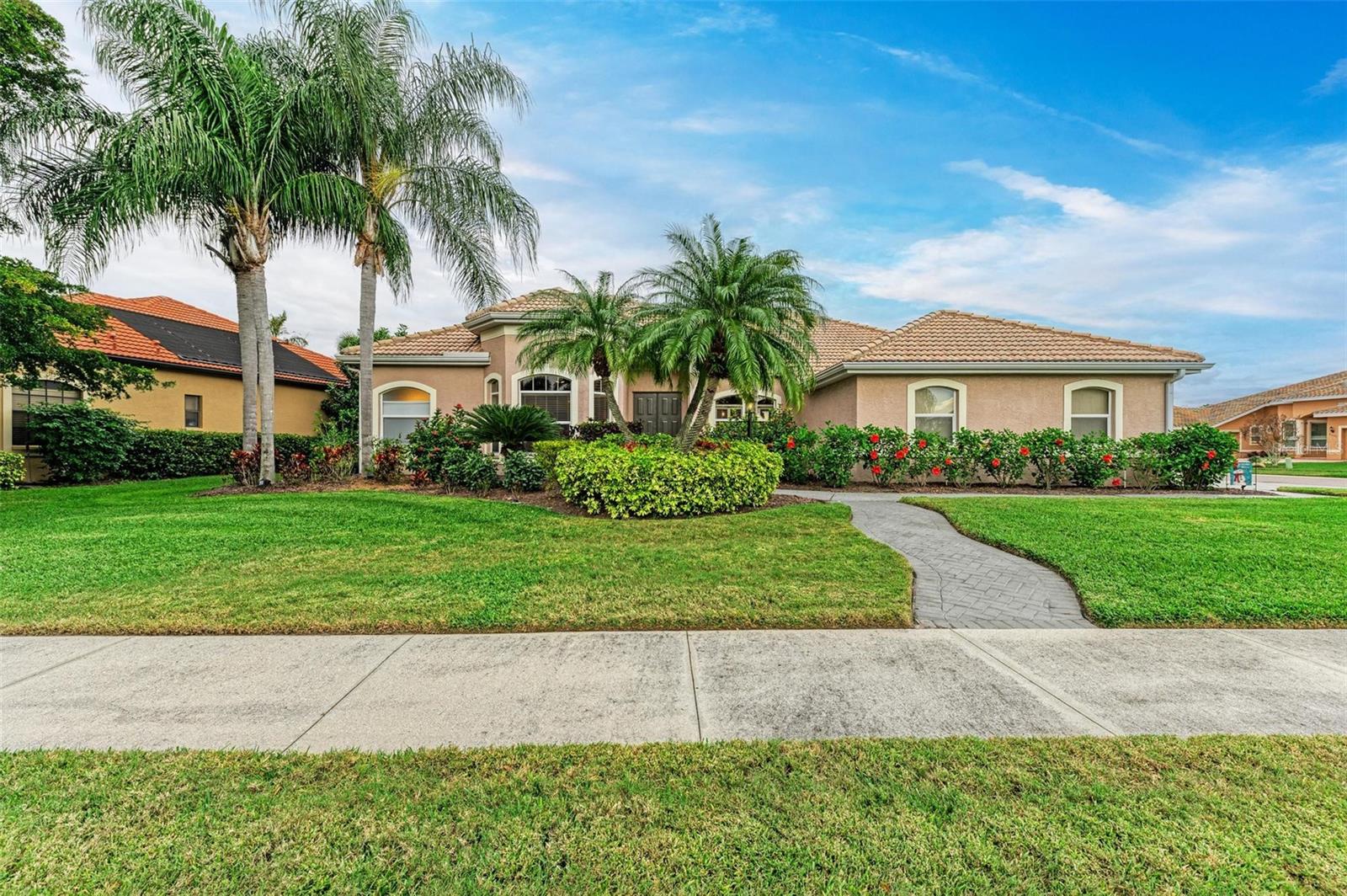 Single Family Residence in SARASOTA, FL - Daniel Dourado