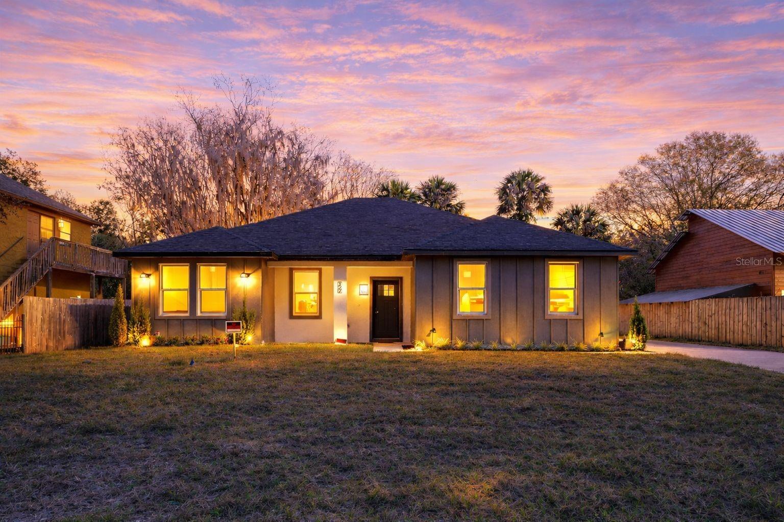 Single Family Residence in DELTONA, FL - Daniel Dourado