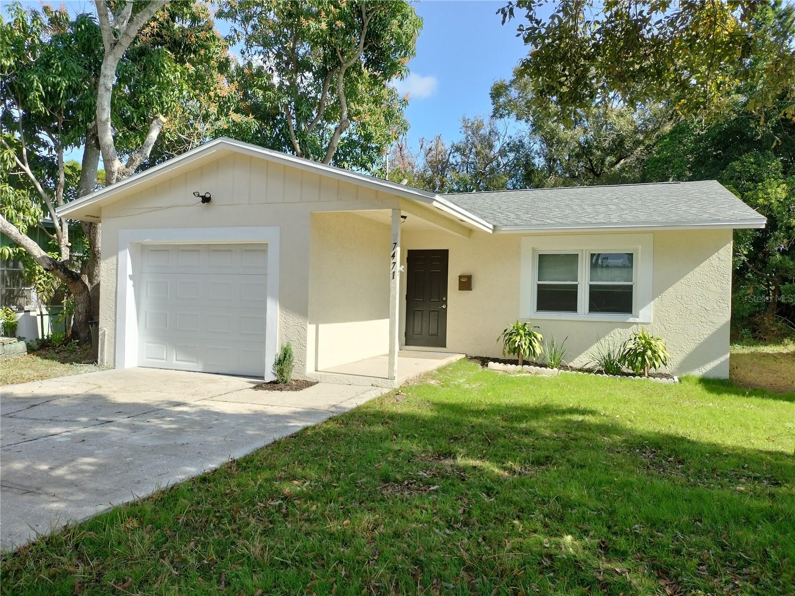 Single Family Residence em PINELLAS PARK, FL - Daniel Dourado