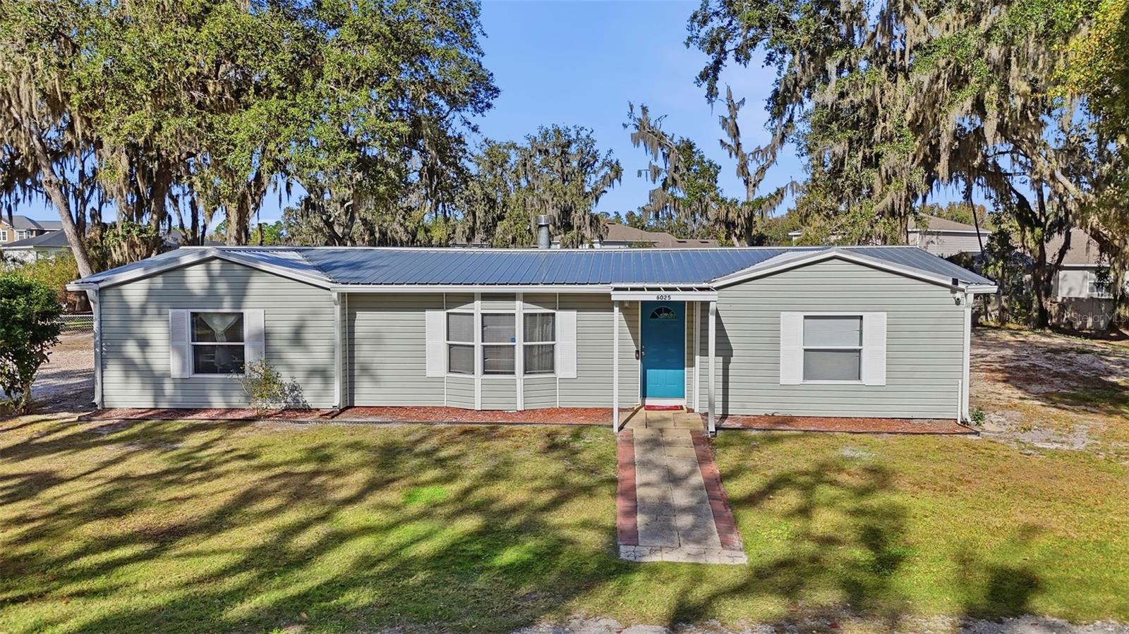 Manufactured Home in LAKELAND, FL - Daniel Dourado