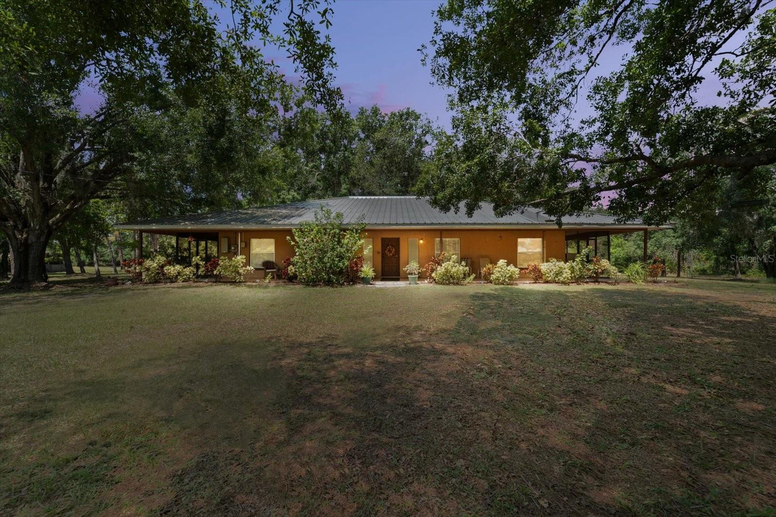 Single Family Residence in WIMAUMA, FL - Daniel Dourado