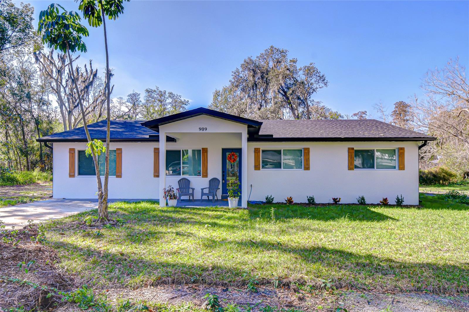 Single Family Residence in LUTZ, FL - Daniel Dourado