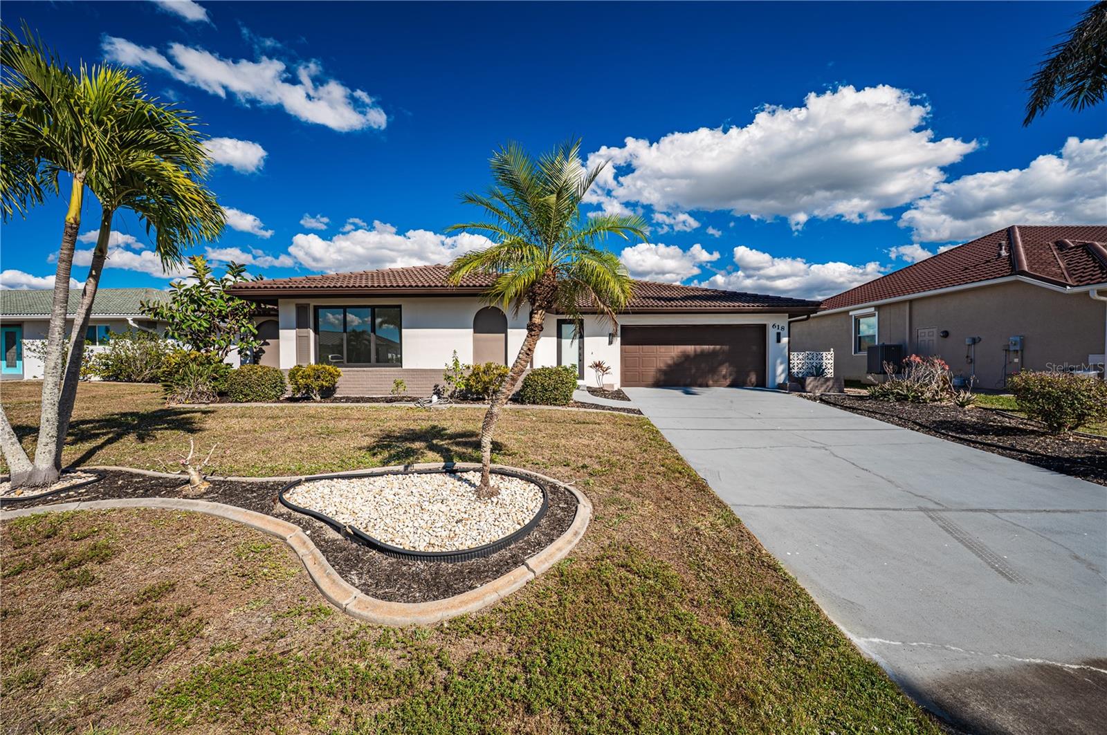 Single Family Residence in PUNTA GORDA, FL - Daniel Dourado