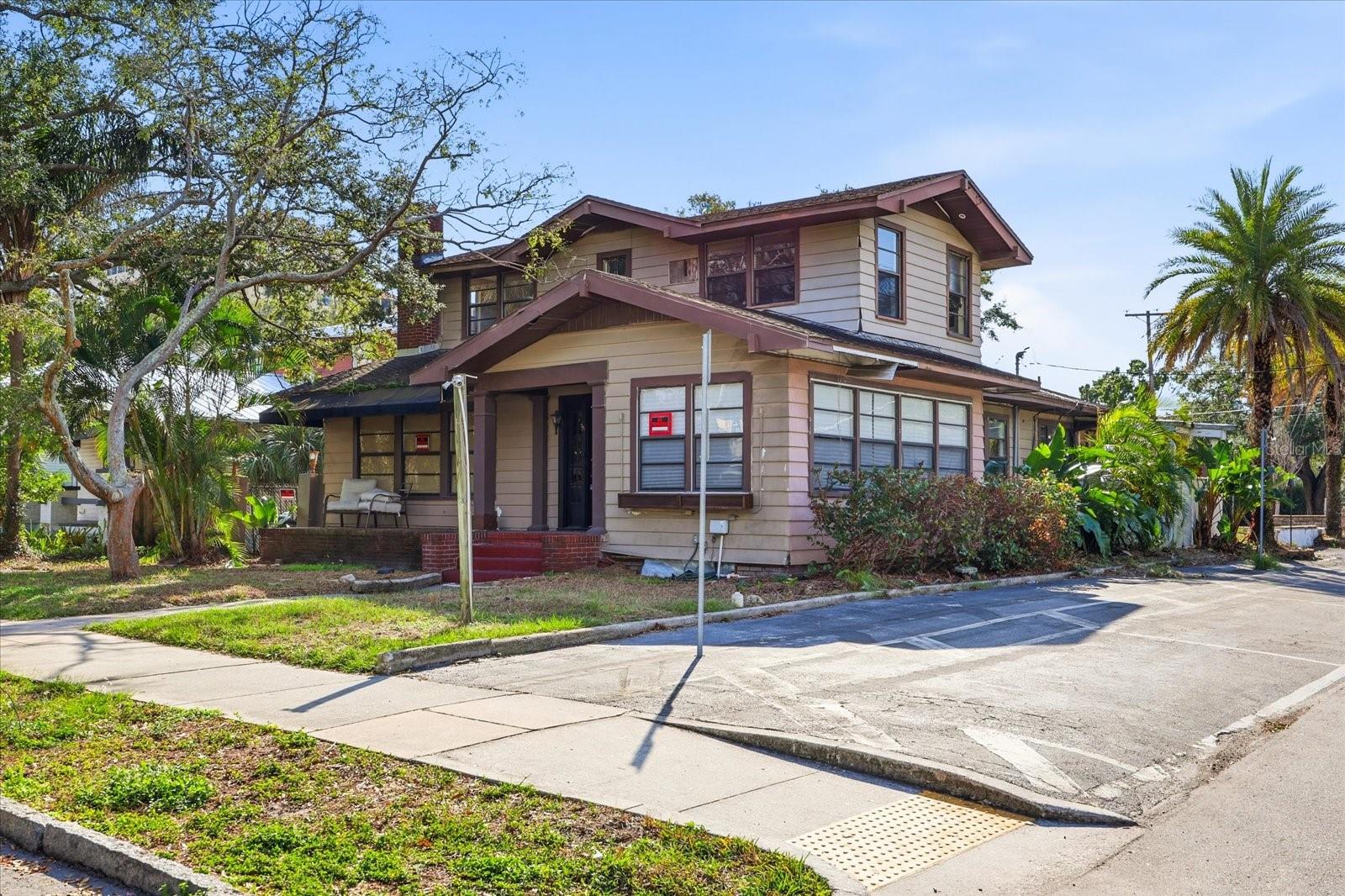 Single Family Residence in TAMPA, FL - Daniel Dourado
