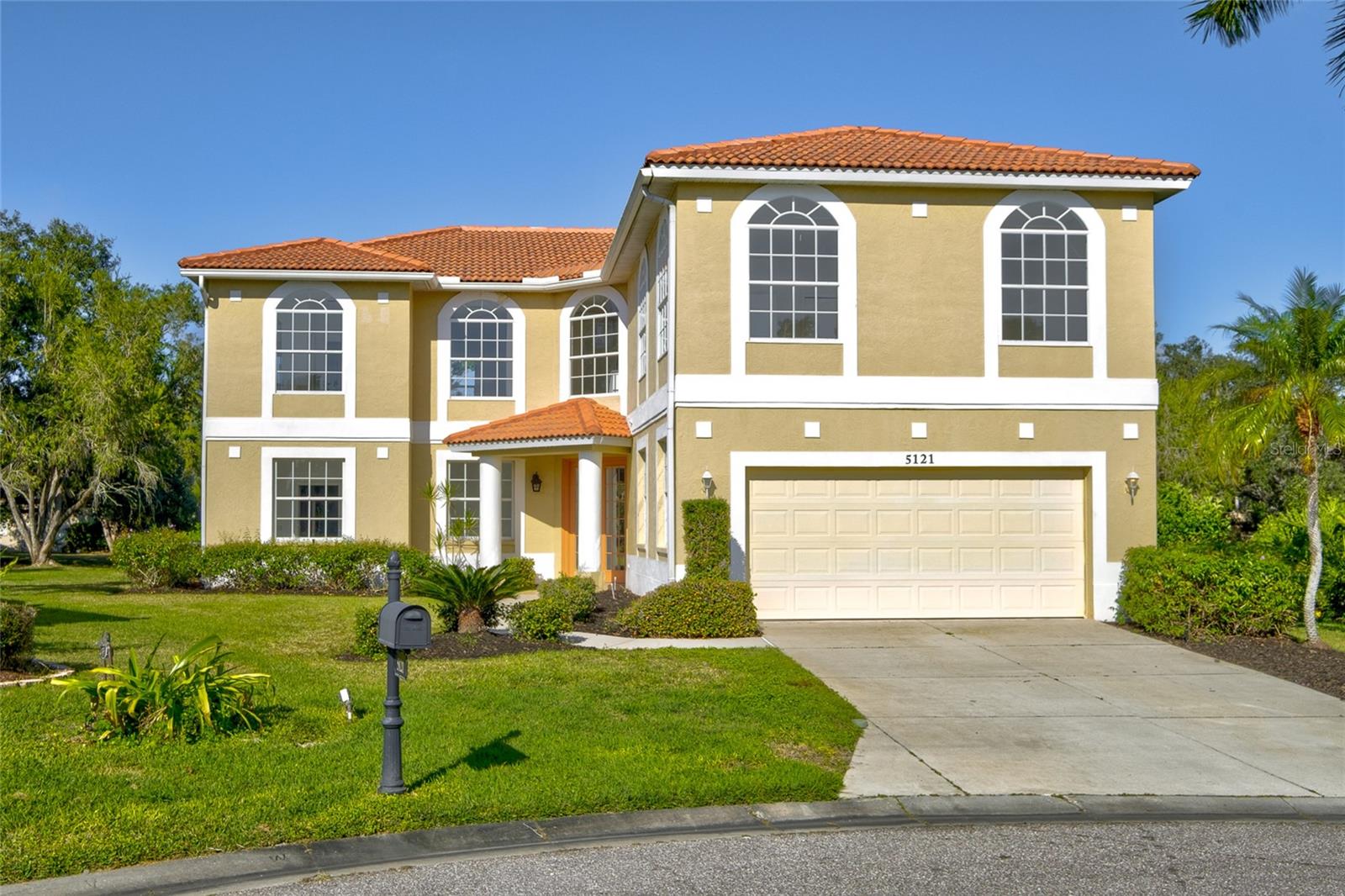 Single Family Residence in SARASOTA, FL - Daniel Dourado