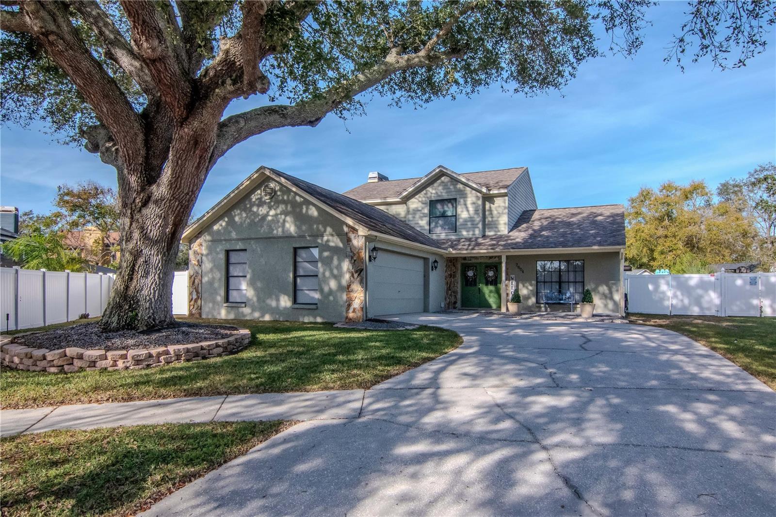 Single Family Residence in VALRICO, FL - Daniel Dourado