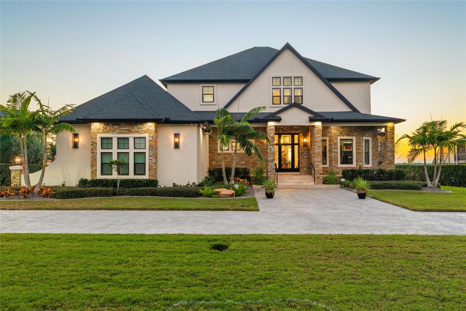 Single Family Residence in OLDSMAR, FL - Daniel Dourado