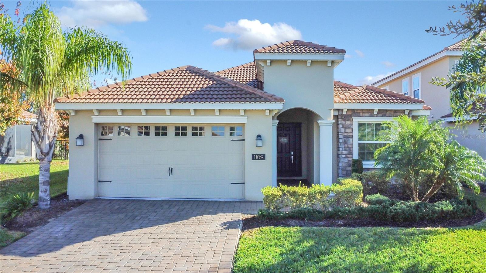 Single Family Residence in DAVENPORT, FL - Daniel Dourado