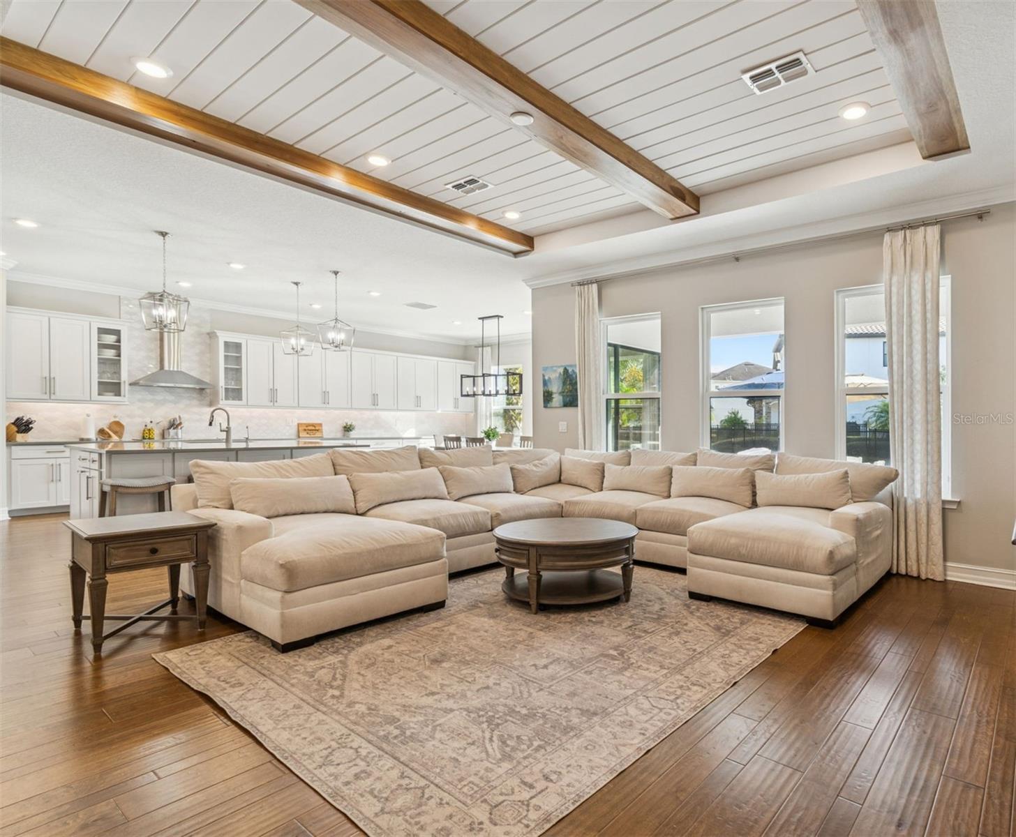 Single Family Residence in LUTZ, FL - Daniel Dourado