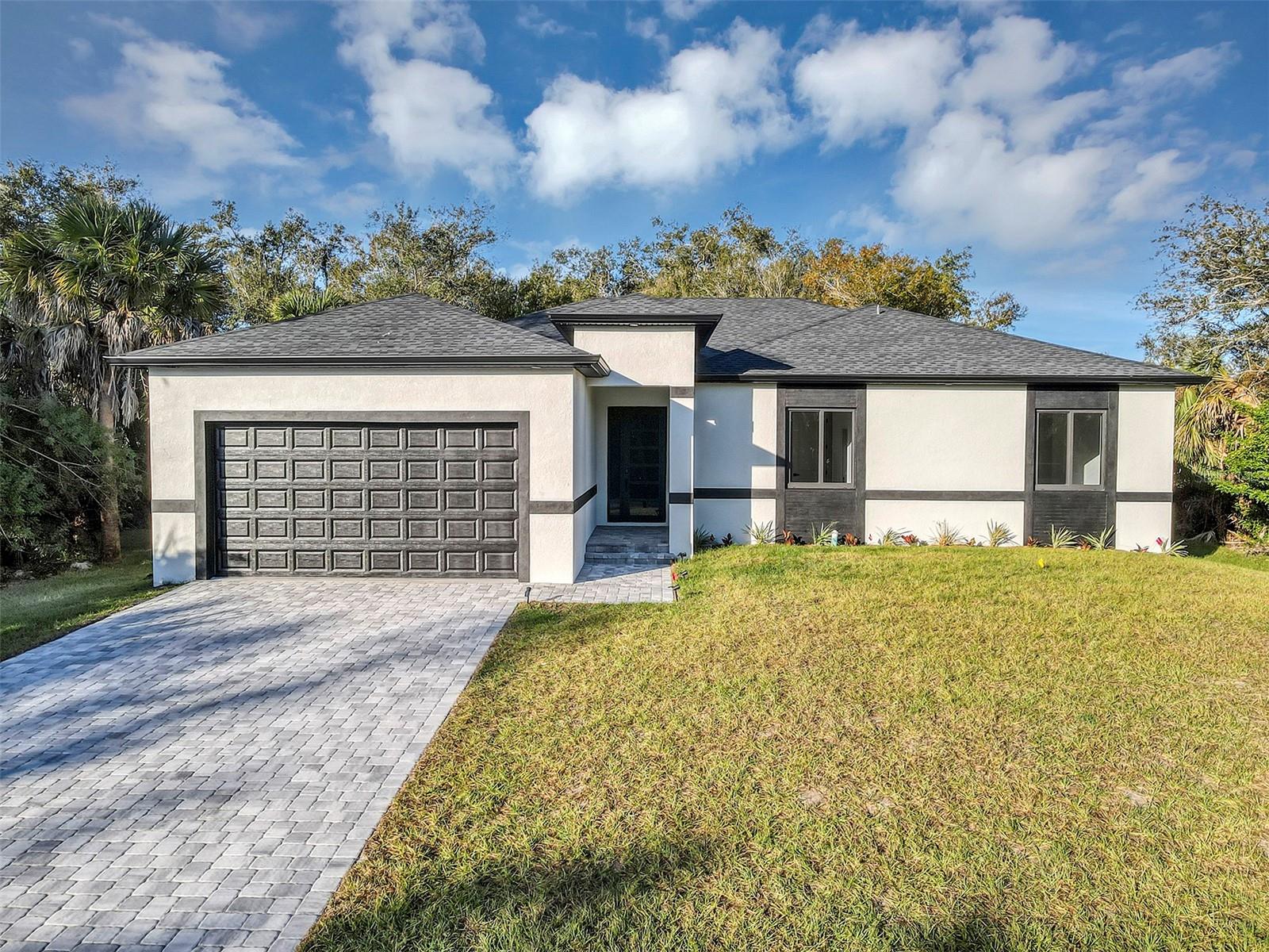 Single Family Residence em PORT CHARLOTTE, FL - Daniel Dourado
