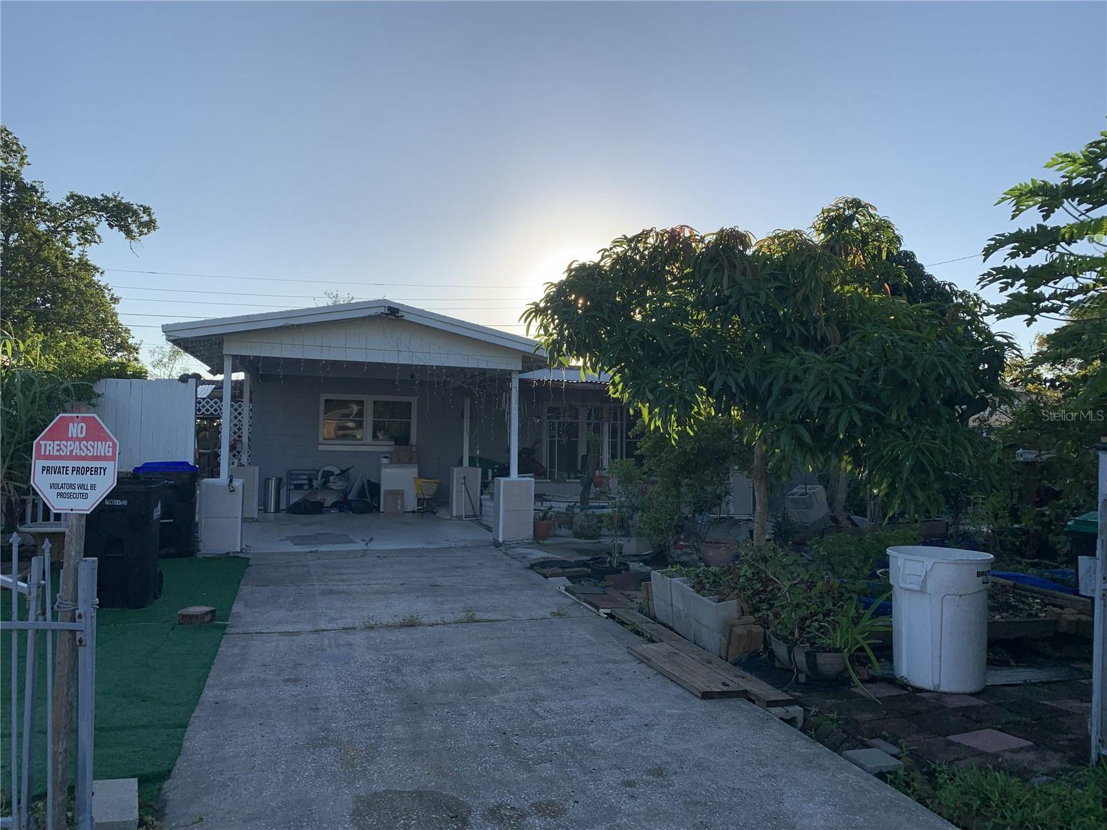 Single Family Residence in ORLANDO, FL - Daniel Dourado
