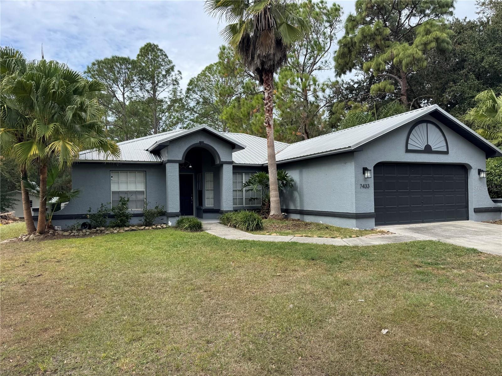 Single Family Residence in WESLEY CHAPEL, FL - Daniel Dourado