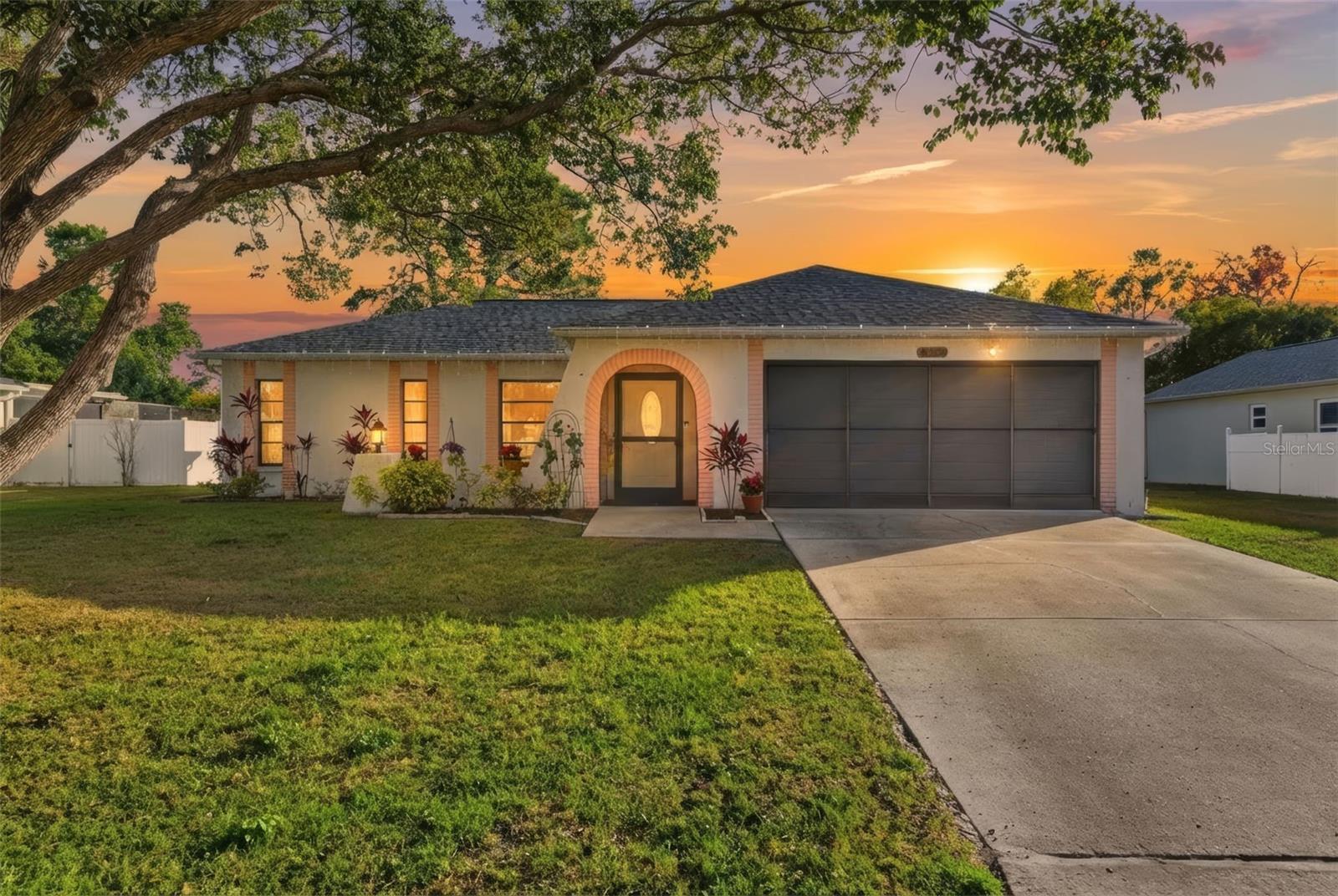 Single Family Residence in SPRING HILL, FL - Daniel Dourado