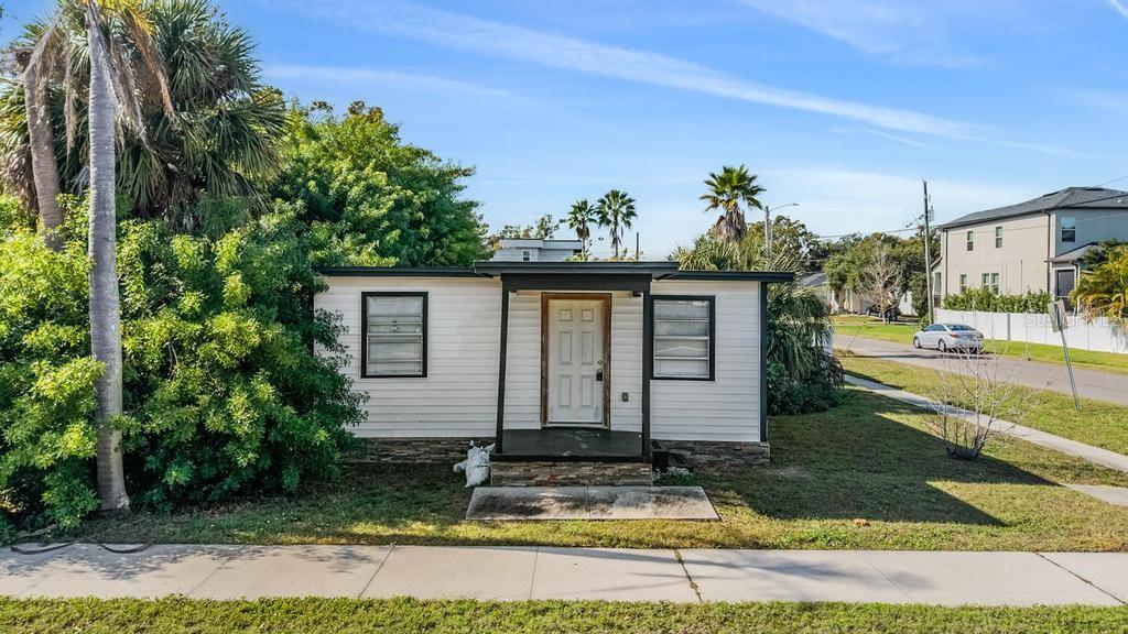 Single Family Residence in TAMPA, FL - Daniel Dourado