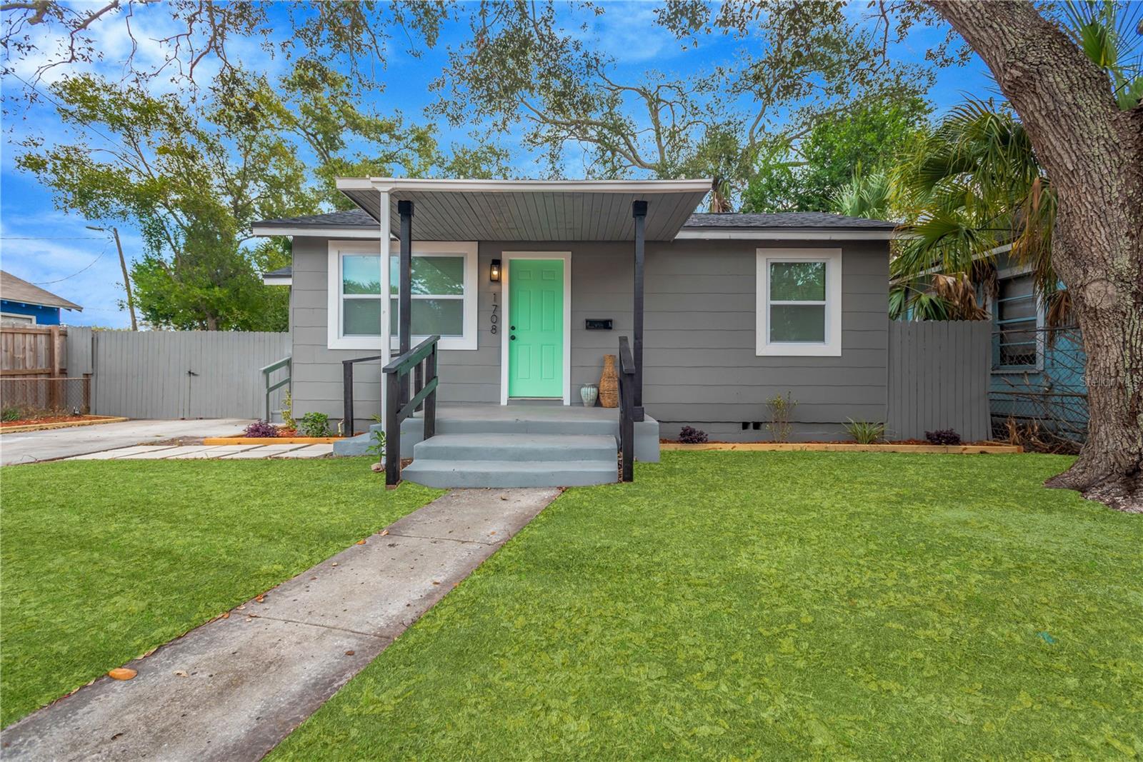 Single Family Residence em ST PETERSBURG, FL - Daniel Dourado