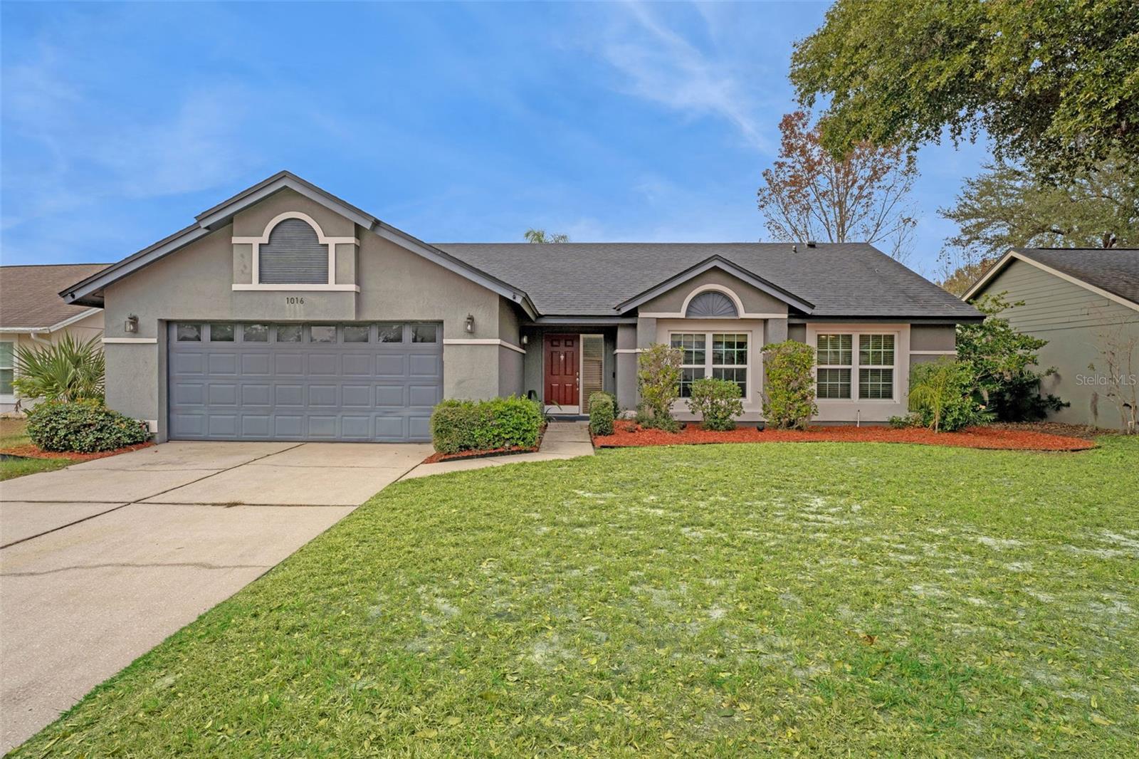 Single Family Residence in OVIEDO, FL - Daniel Dourado